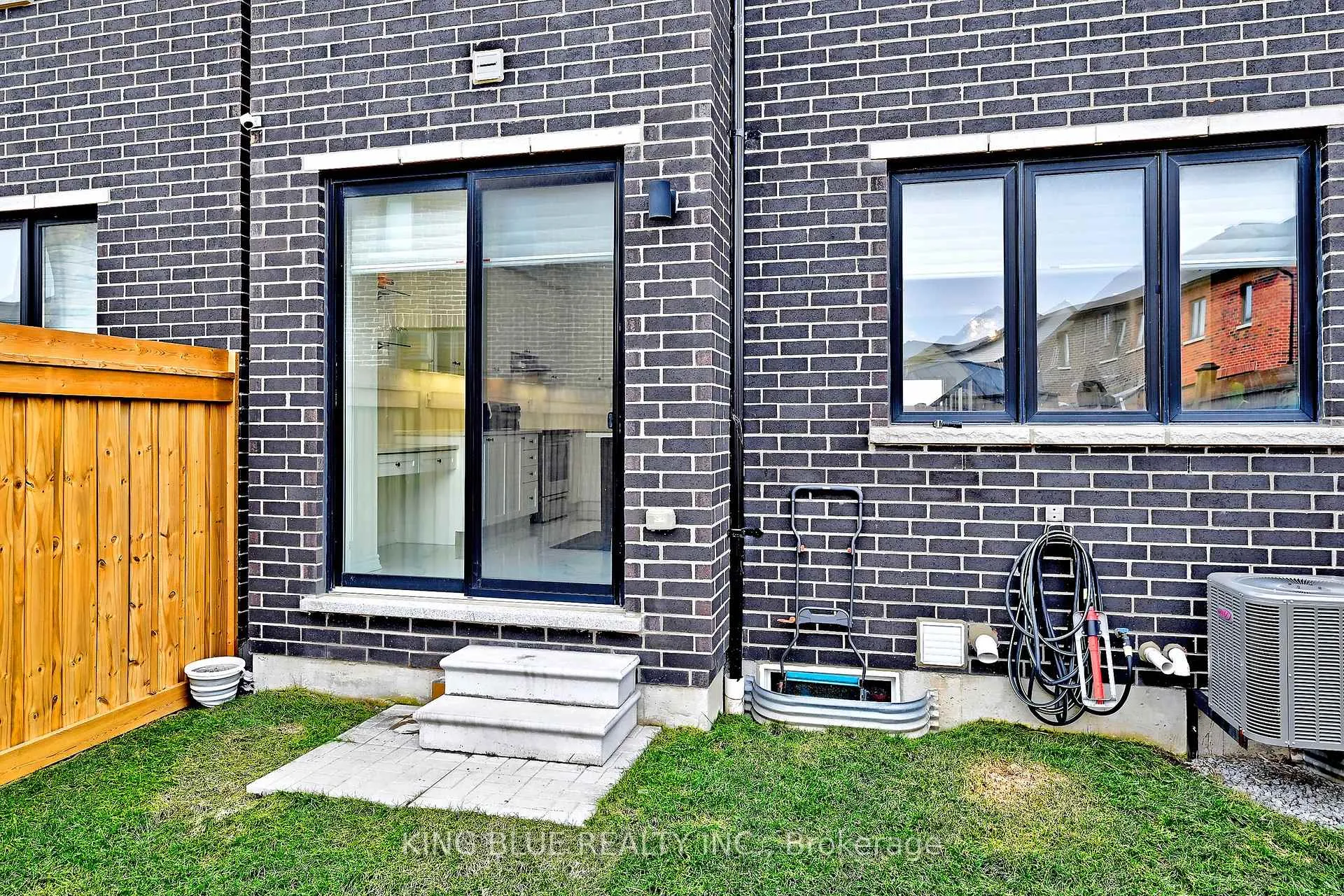 Photo 46 of 56 Lockyer Drive, Whitby, Rural Whitby — HOMEH