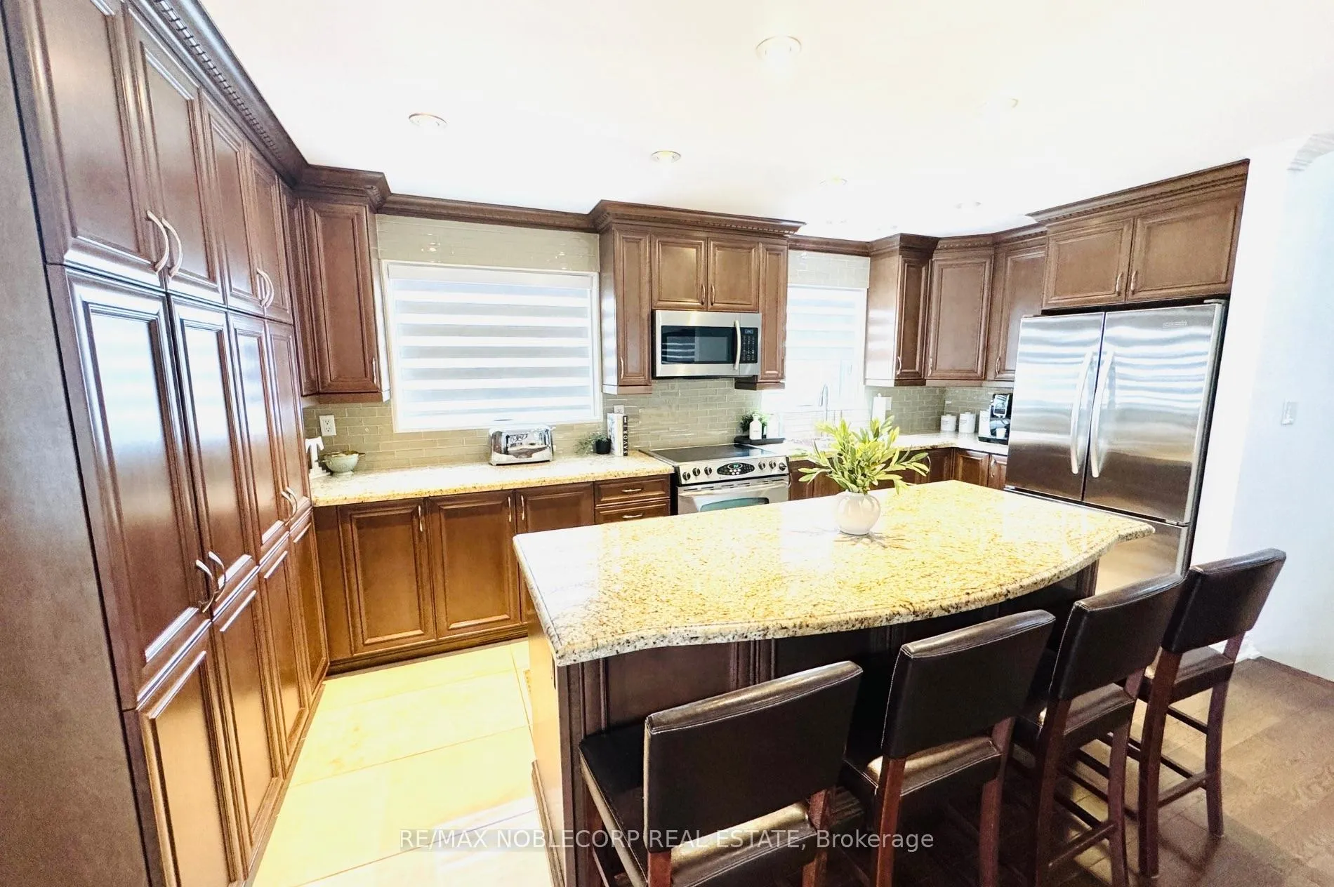 Photo 3 of 269 Glenwood Crescent W, Caledon, Bolton East — HOMEH