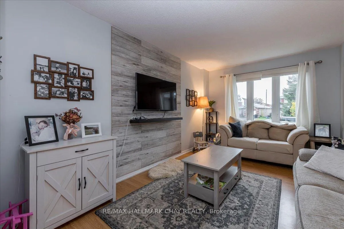 Photo 2 of 11 Garibaldi Drive, Barrie, Holly — HOMEH
