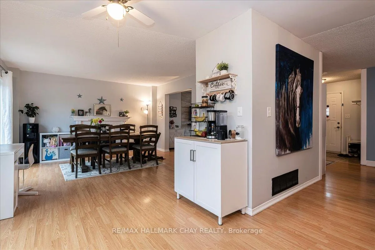 Photo 4 of 11 Garibaldi Drive, Barrie, Holly — HOMEH
