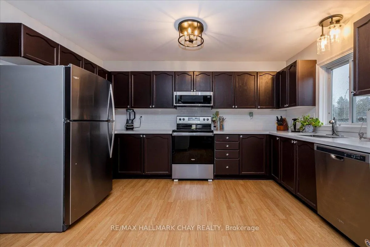 Photo 6 of 11 Garibaldi Drive, Barrie, Holly — HOMEH