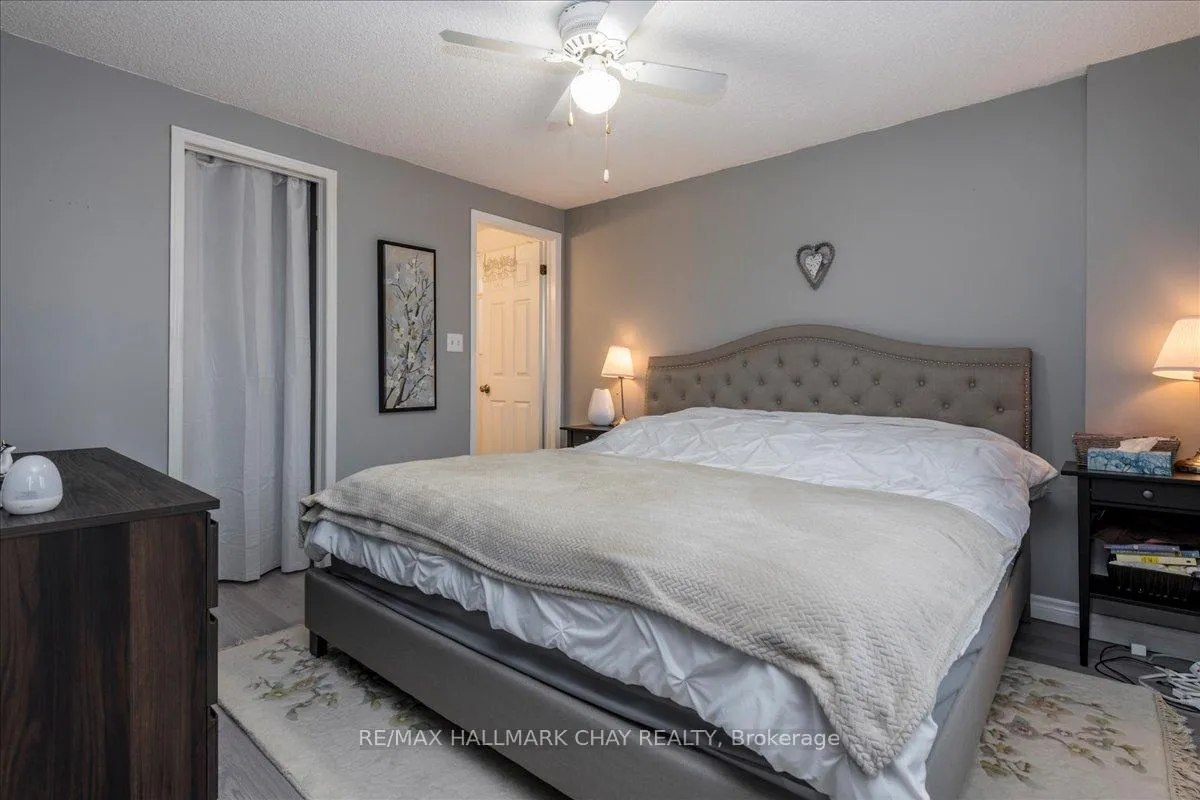 Photo 8 of 11 Garibaldi Drive, Barrie, Holly — HOMEH
