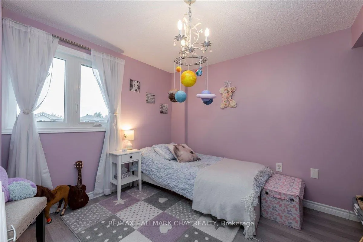 Photo 9 of 11 Garibaldi Drive, Barrie, Holly — HOMEH
