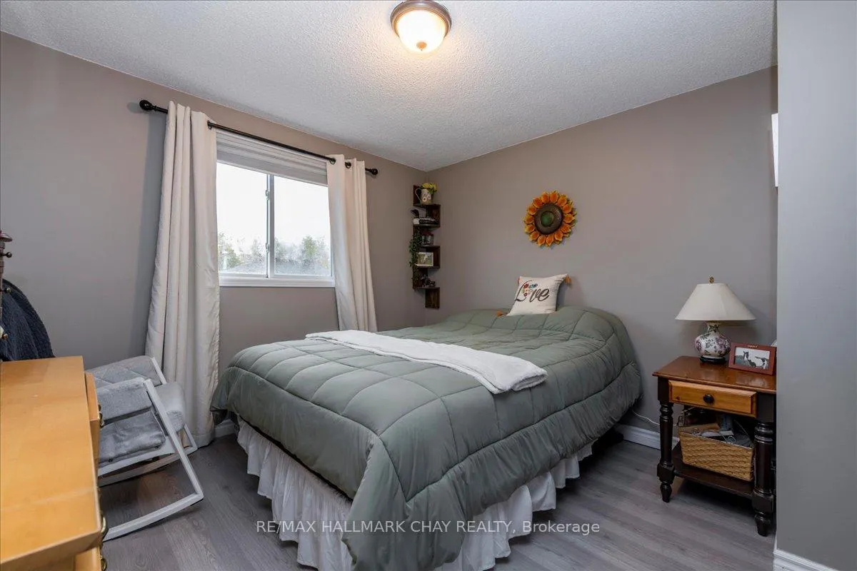 Photo 10 of 11 Garibaldi Drive, Barrie, Holly — HOMEH