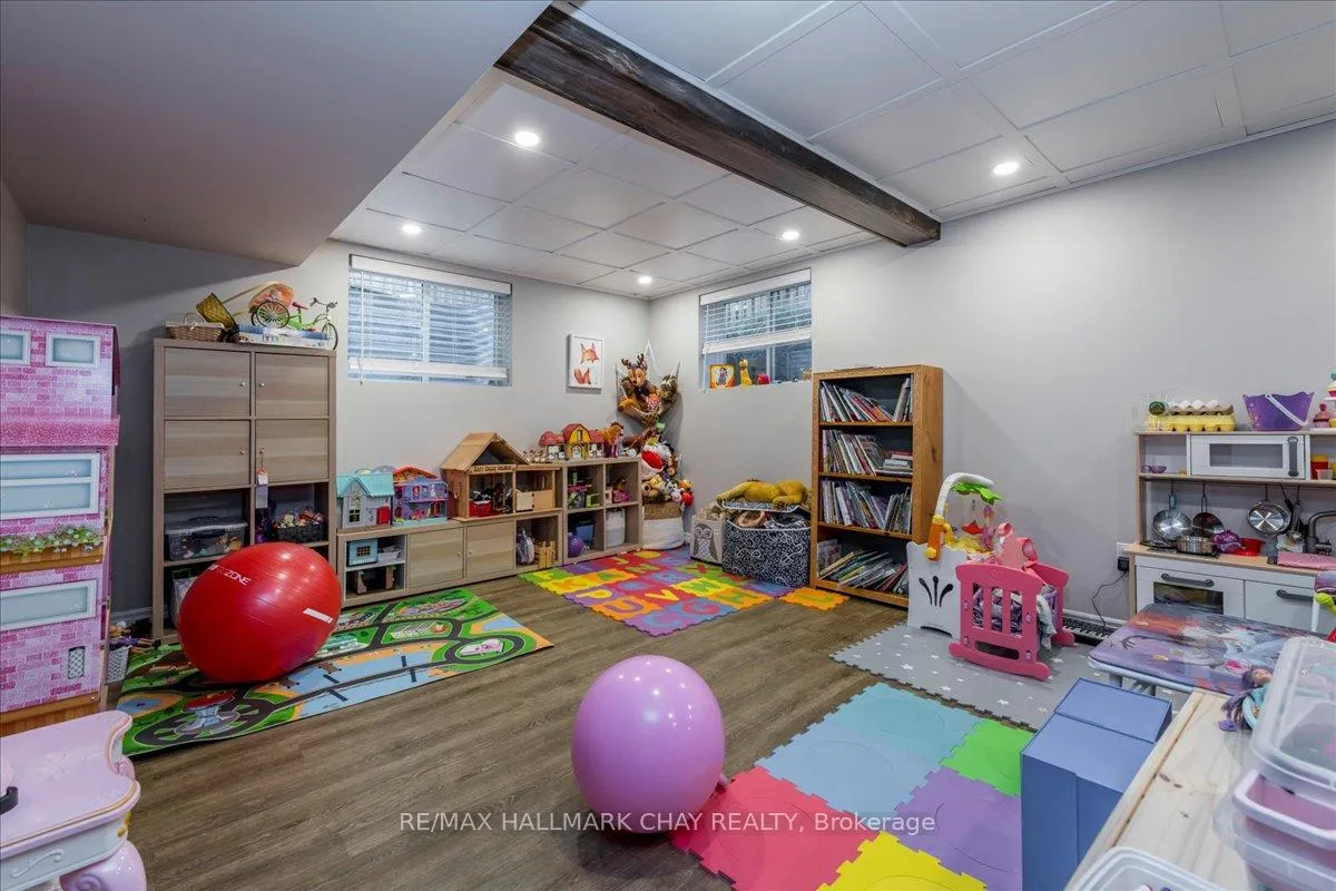 Photo 14 of 11 Garibaldi Drive, Barrie, Holly — HOMEH