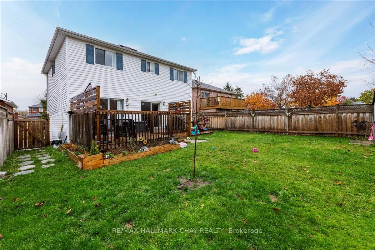Photo 16 of 11 Garibaldi Drive, Barrie, Holly — HOMEH