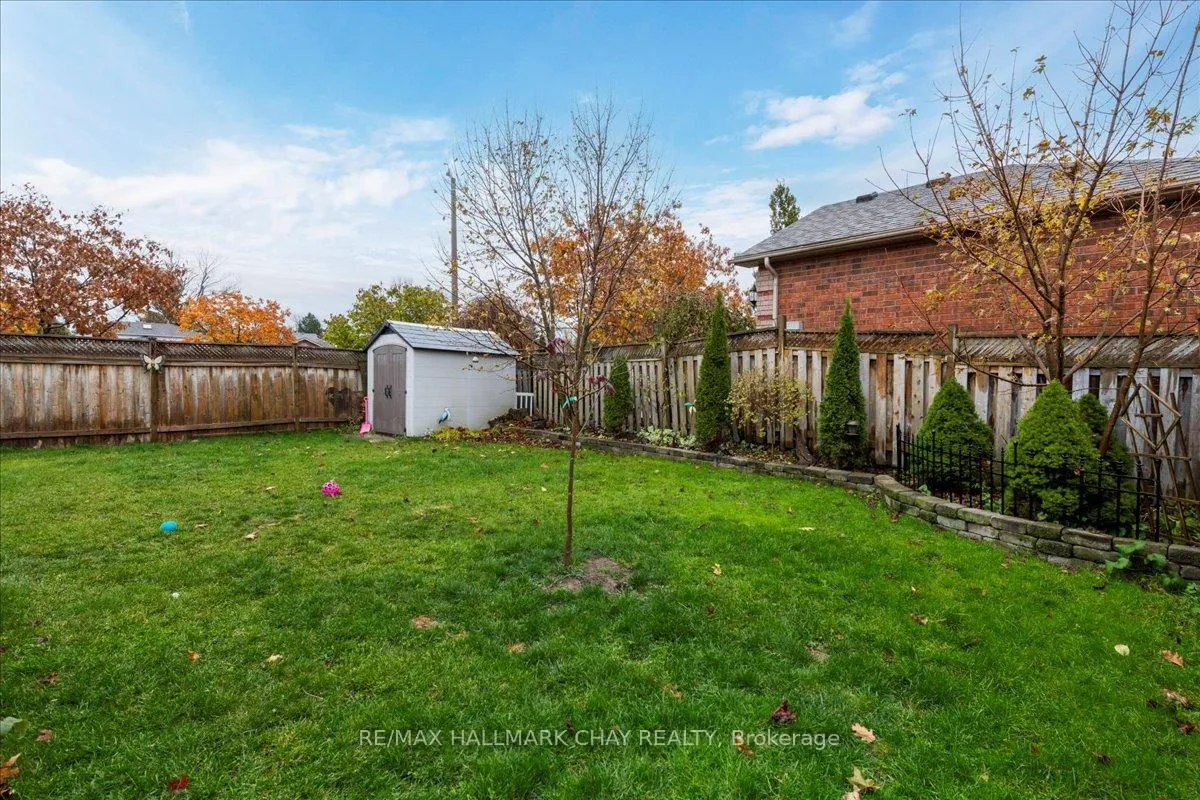 Photo 17 of 11 Garibaldi Drive, Barrie, Holly — HOMEH
