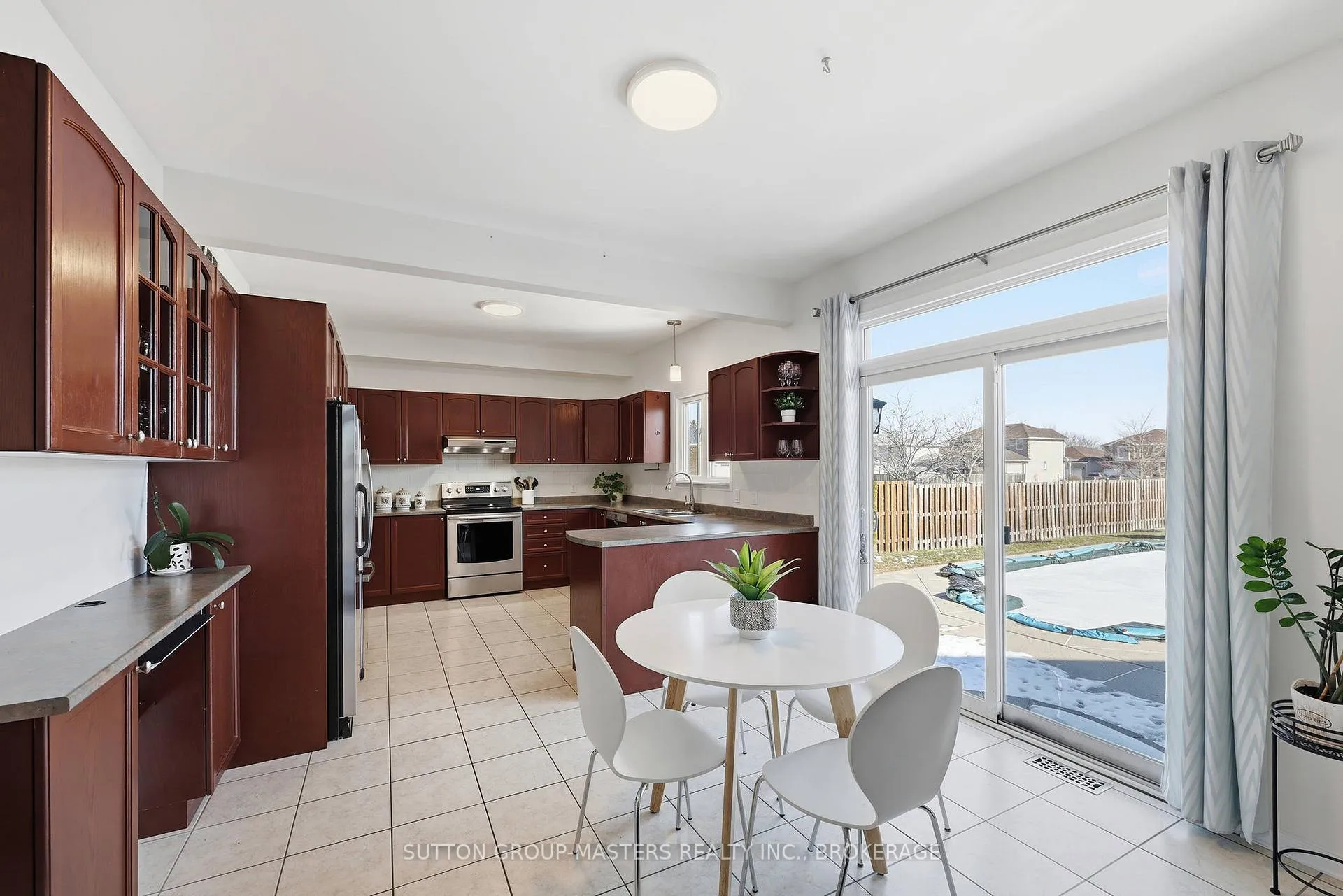 Photo 10 of 530 Nora Court, Kingston, Kingston East (Incl Barret Crt) — HOMEH
