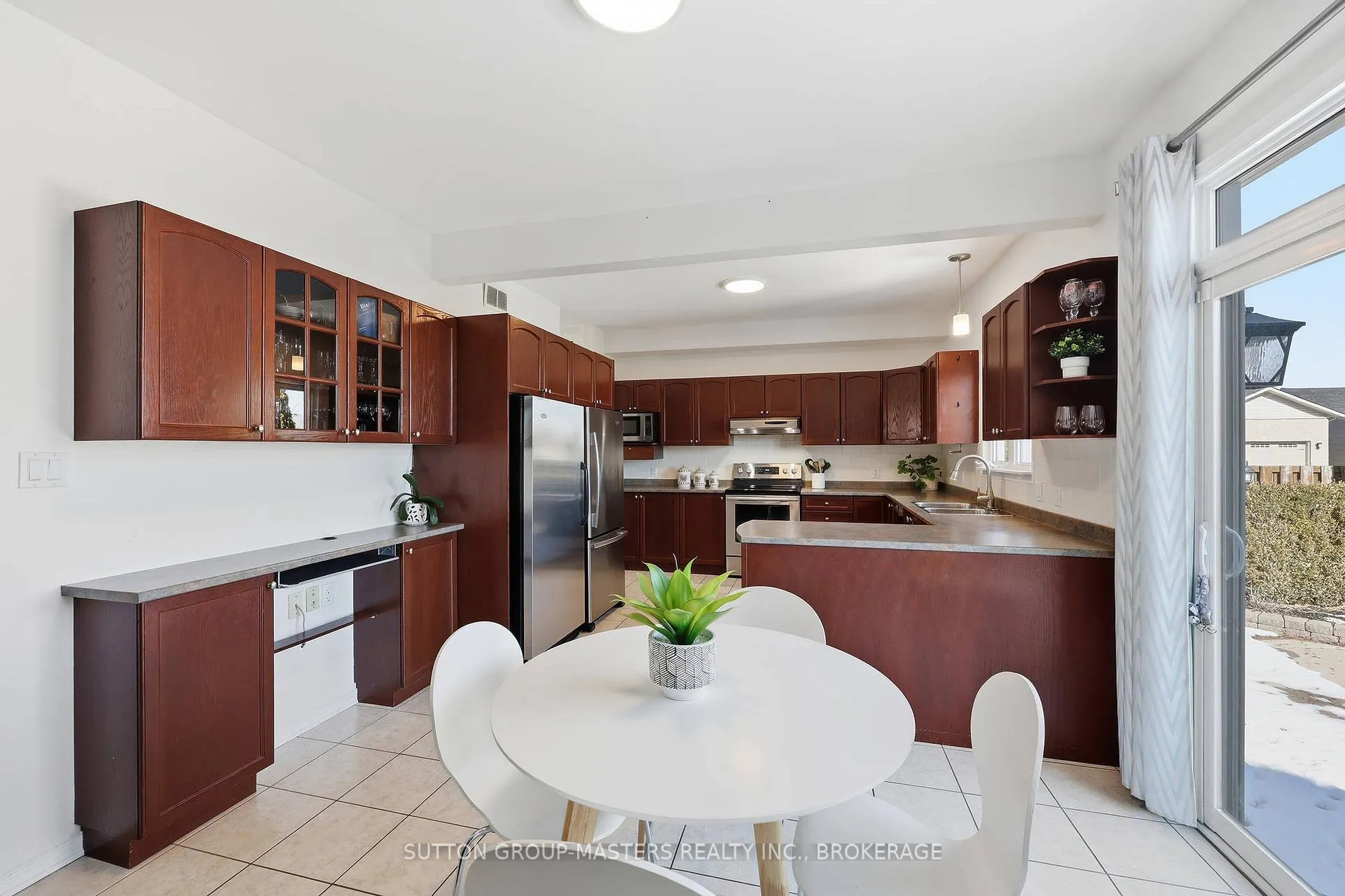 Photo 11 of 530 Nora Court, Kingston, Kingston East (Incl Barret Crt) — HOMEH