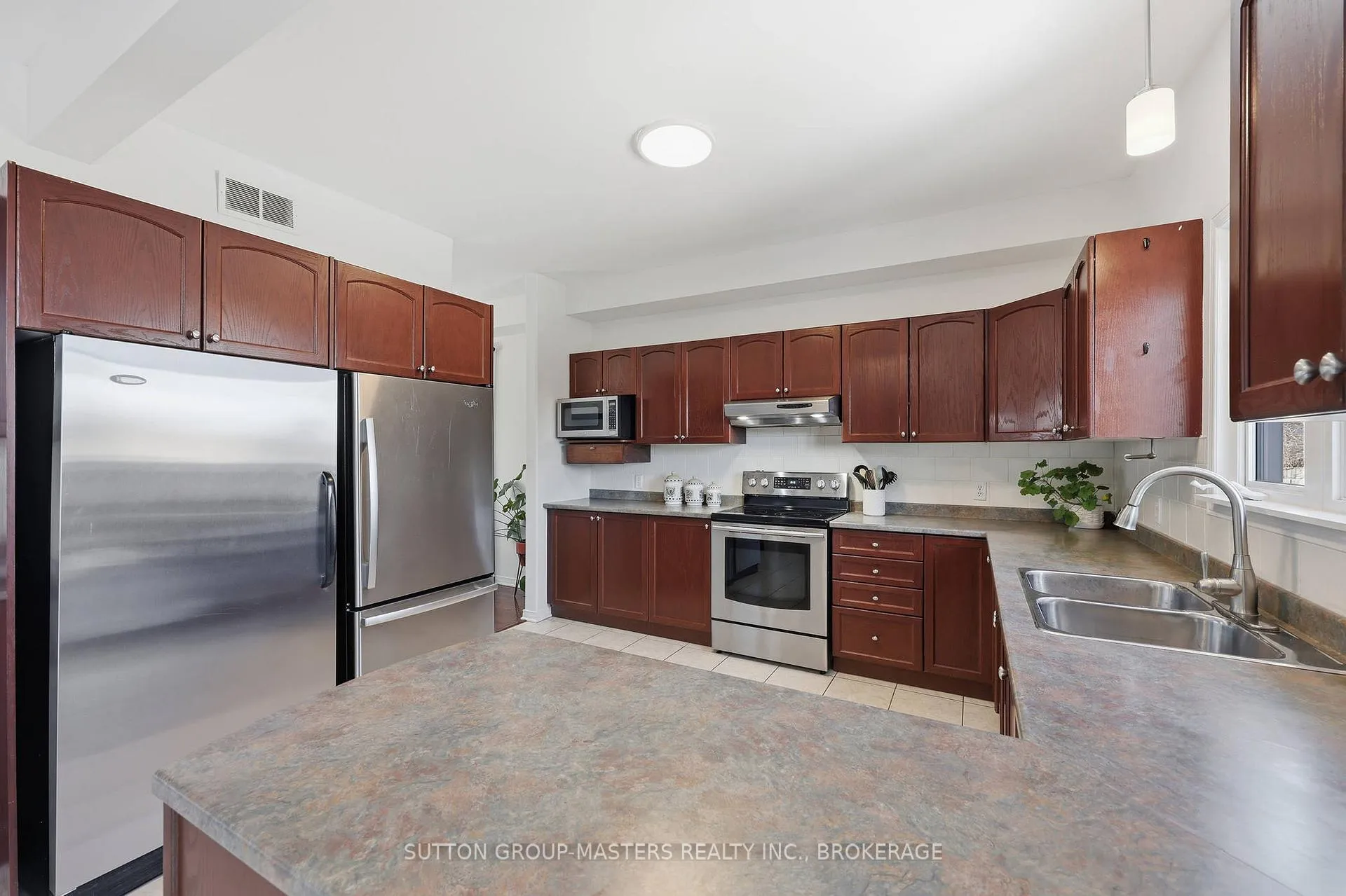 Photo 13 of 530 Nora Court, Kingston, Kingston East (Incl Barret Crt) — HOMEH