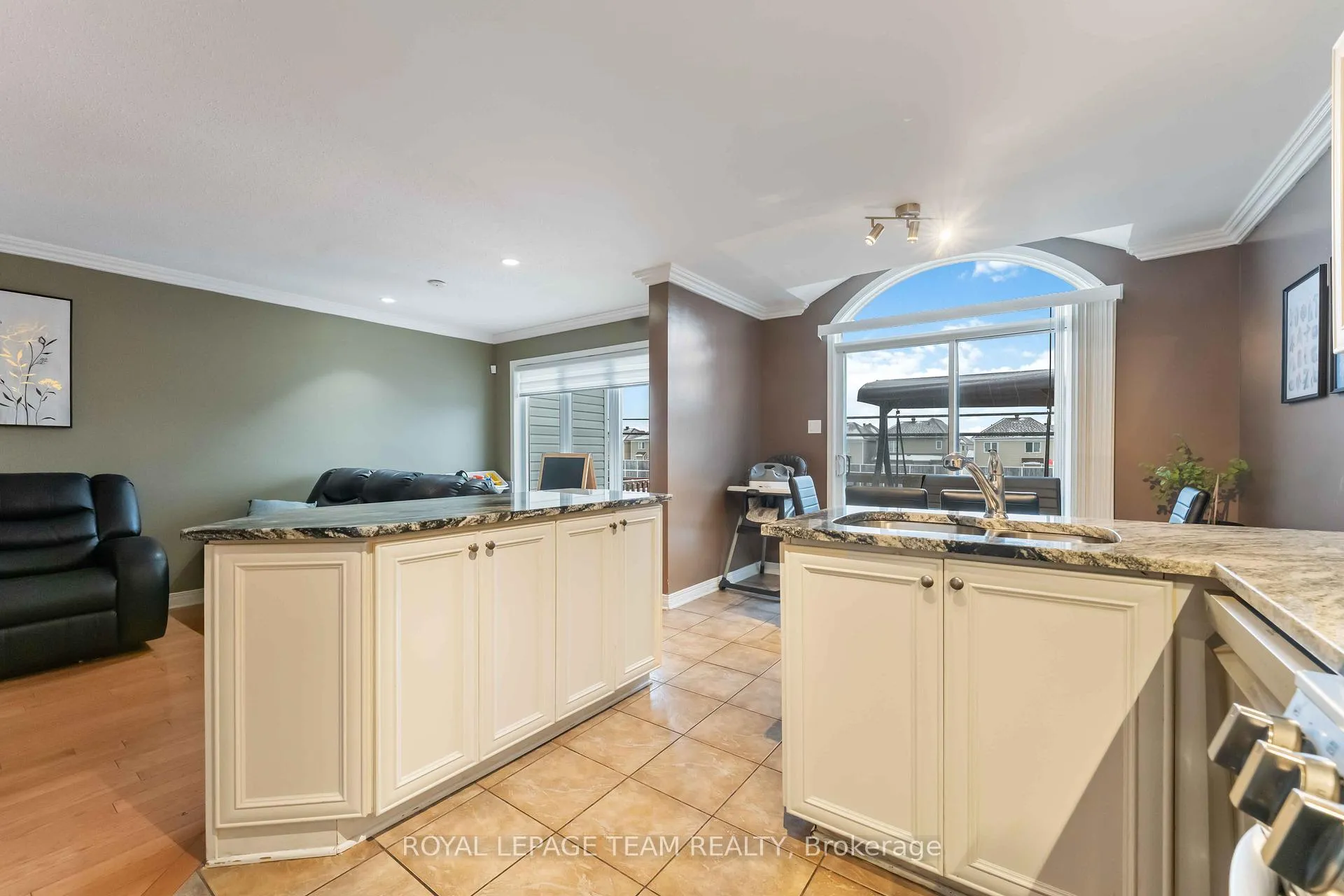 Photo 6 of 191 Deerfox Drive, Ottawa, Barrhaven - Longfields — HOMEH
