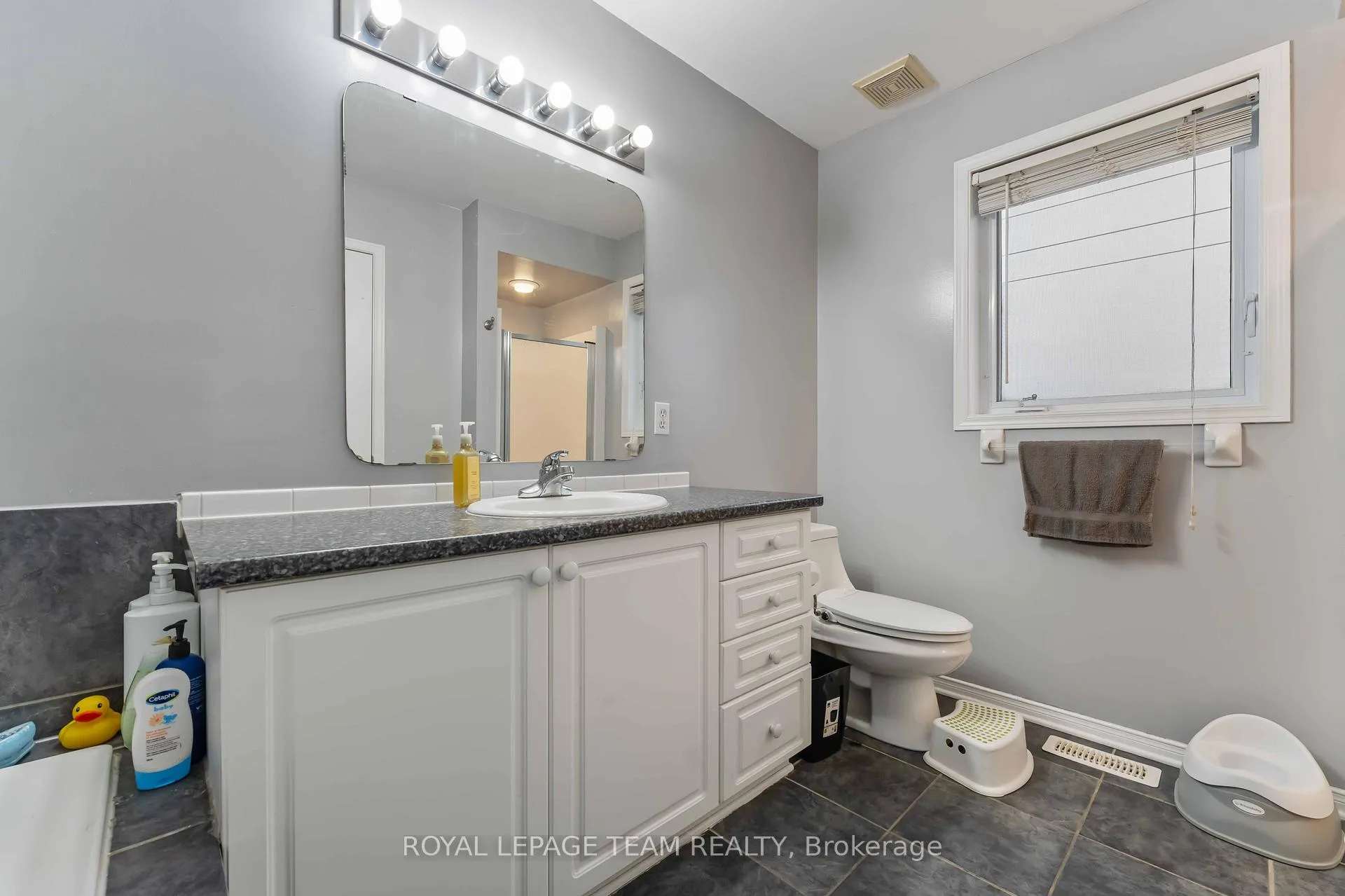 Photo 16 of 191 Deerfox Drive, Ottawa, Barrhaven - Longfields — HOMEH