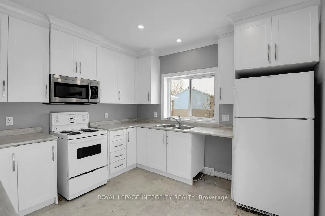 Photo 7 of 75 St. George Street E, North Glengarry, Alexandria — HOMEH