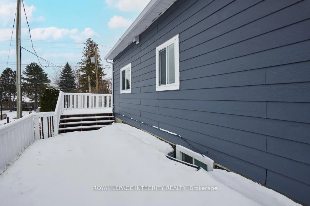 Photo 20 of 75 St. George Street E, North Glengarry, Alexandria — HOMEH