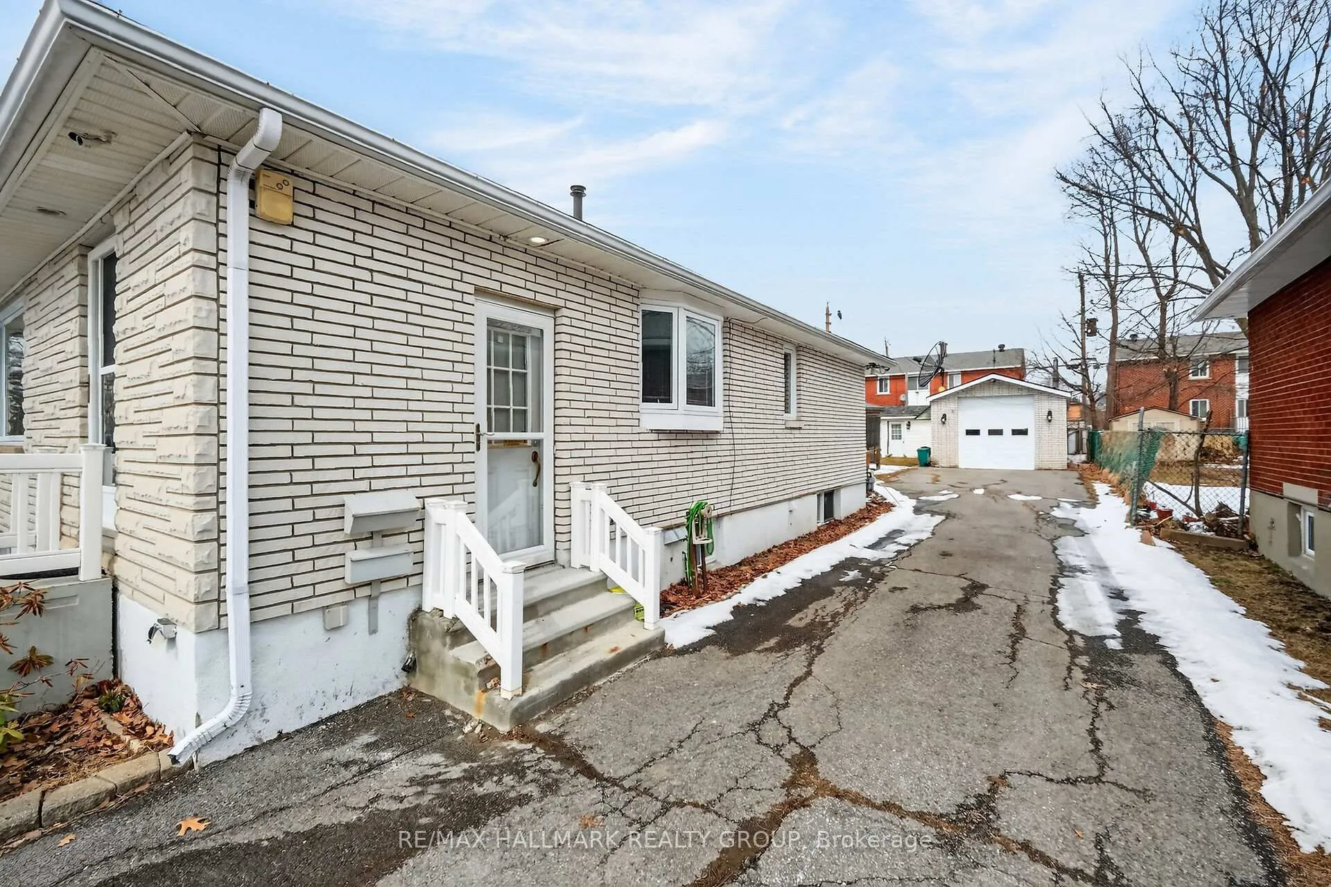 Photo 3 of 495 Hardy Avenue, Ottawa, Overbrook/Castle Heights — HOMEH