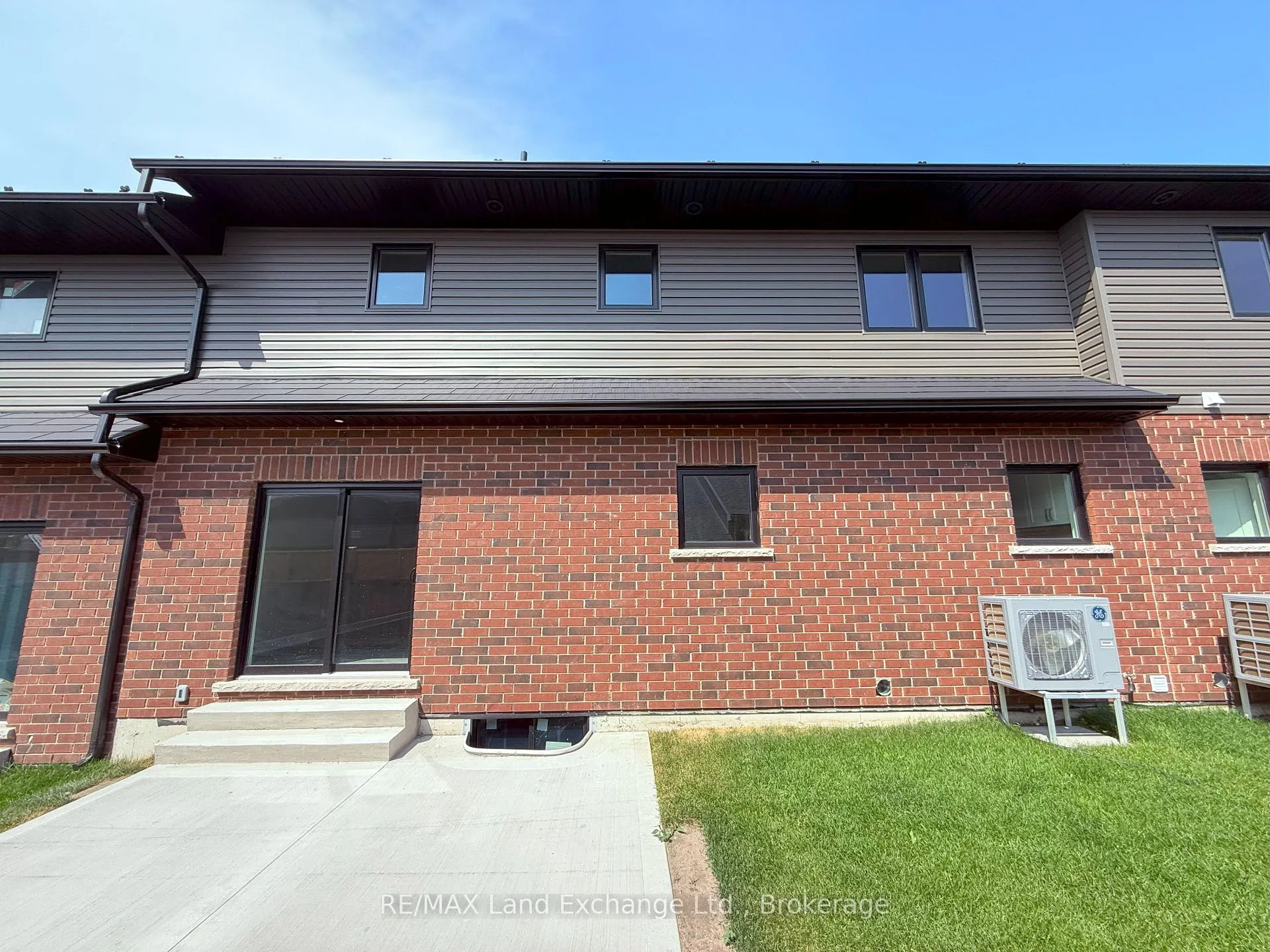 Photo 2 of Unit Unit 2, 8 Golf Links Road, Kincardine — HOMEH