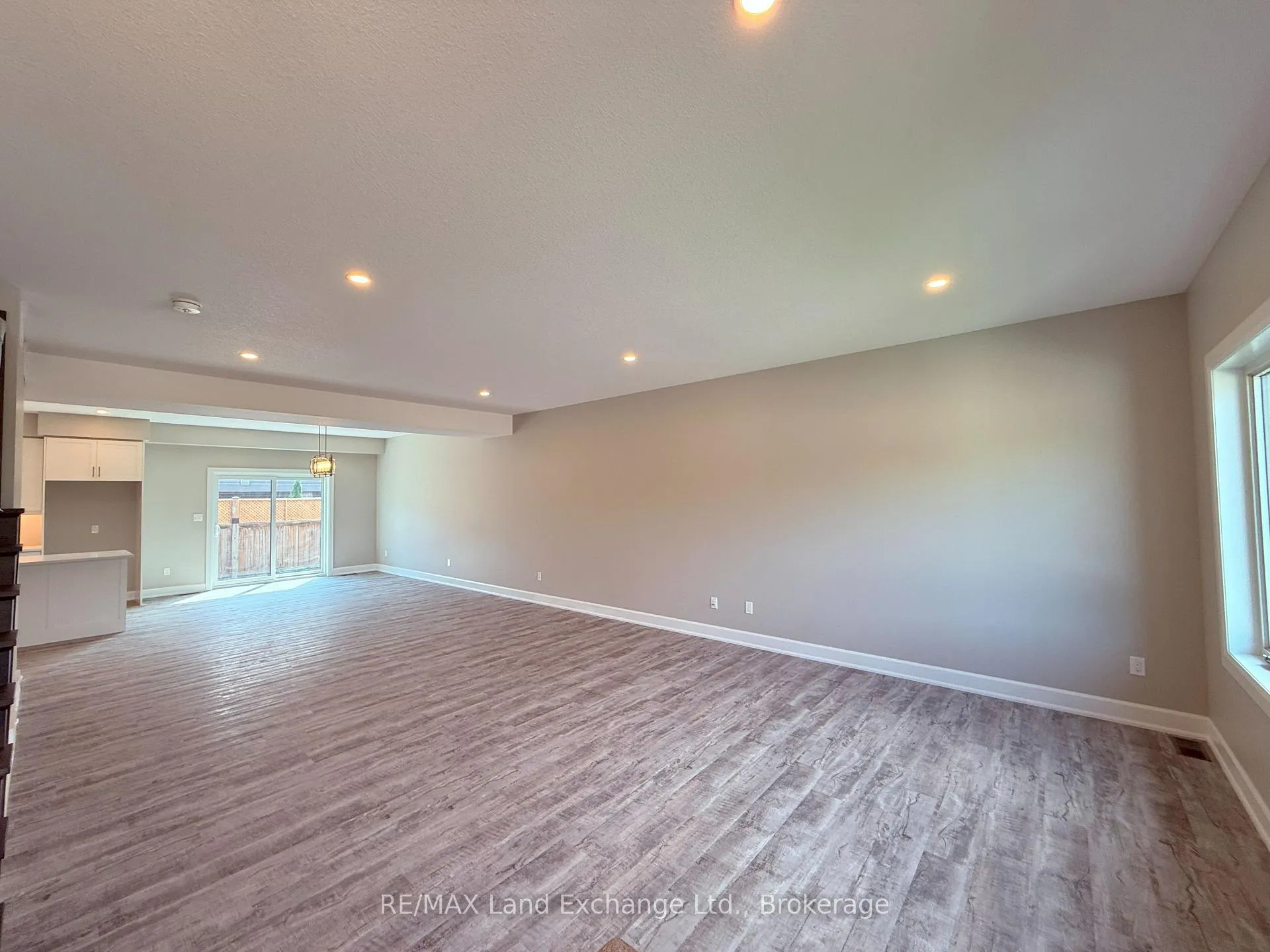 Photo 10 of Unit Unit 2, 8 Golf Links Road, Kincardine — HOMEH