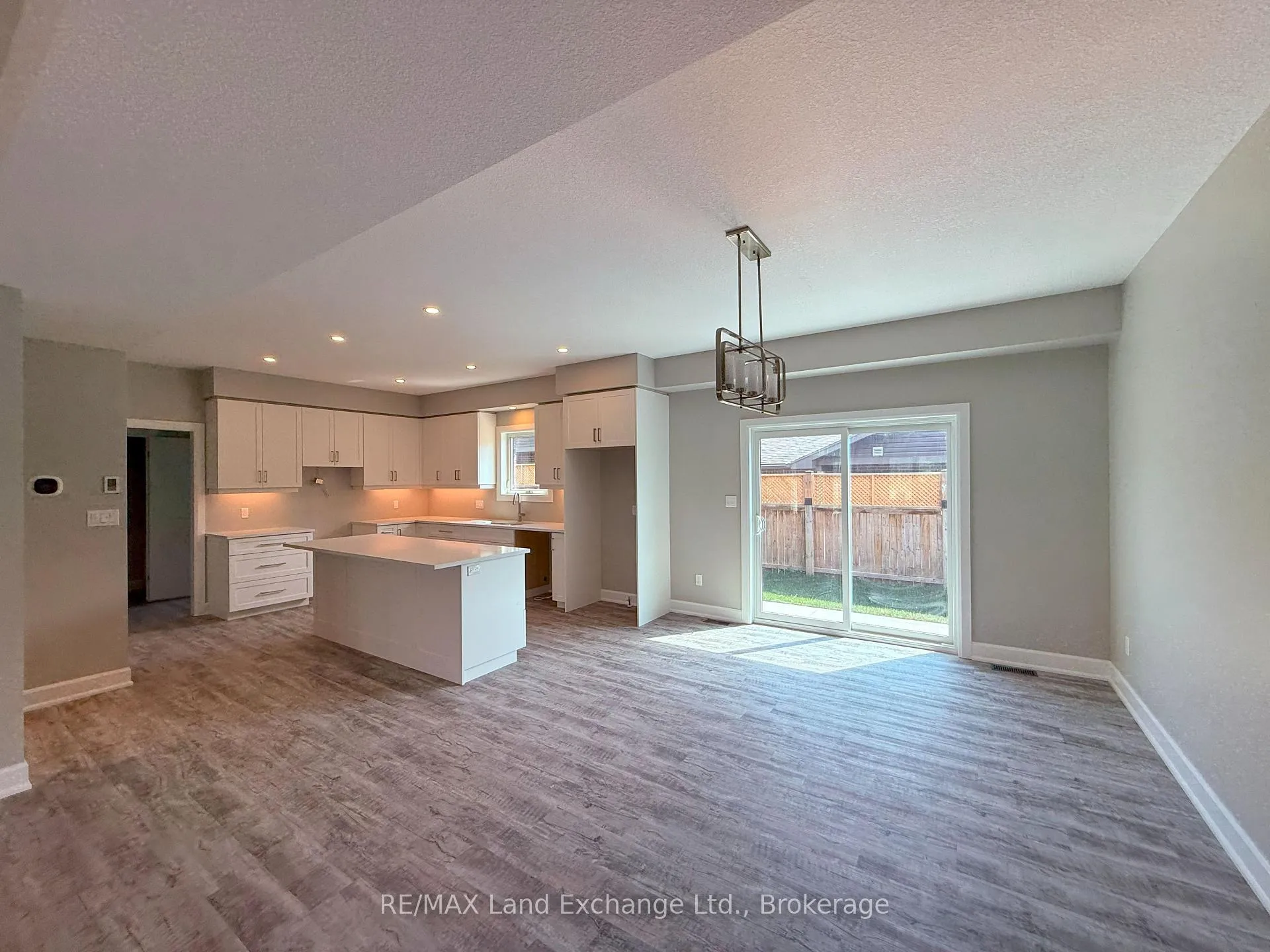 Photo 11 of Unit Unit 2, 8 Golf Links Road, Kincardine — HOMEH