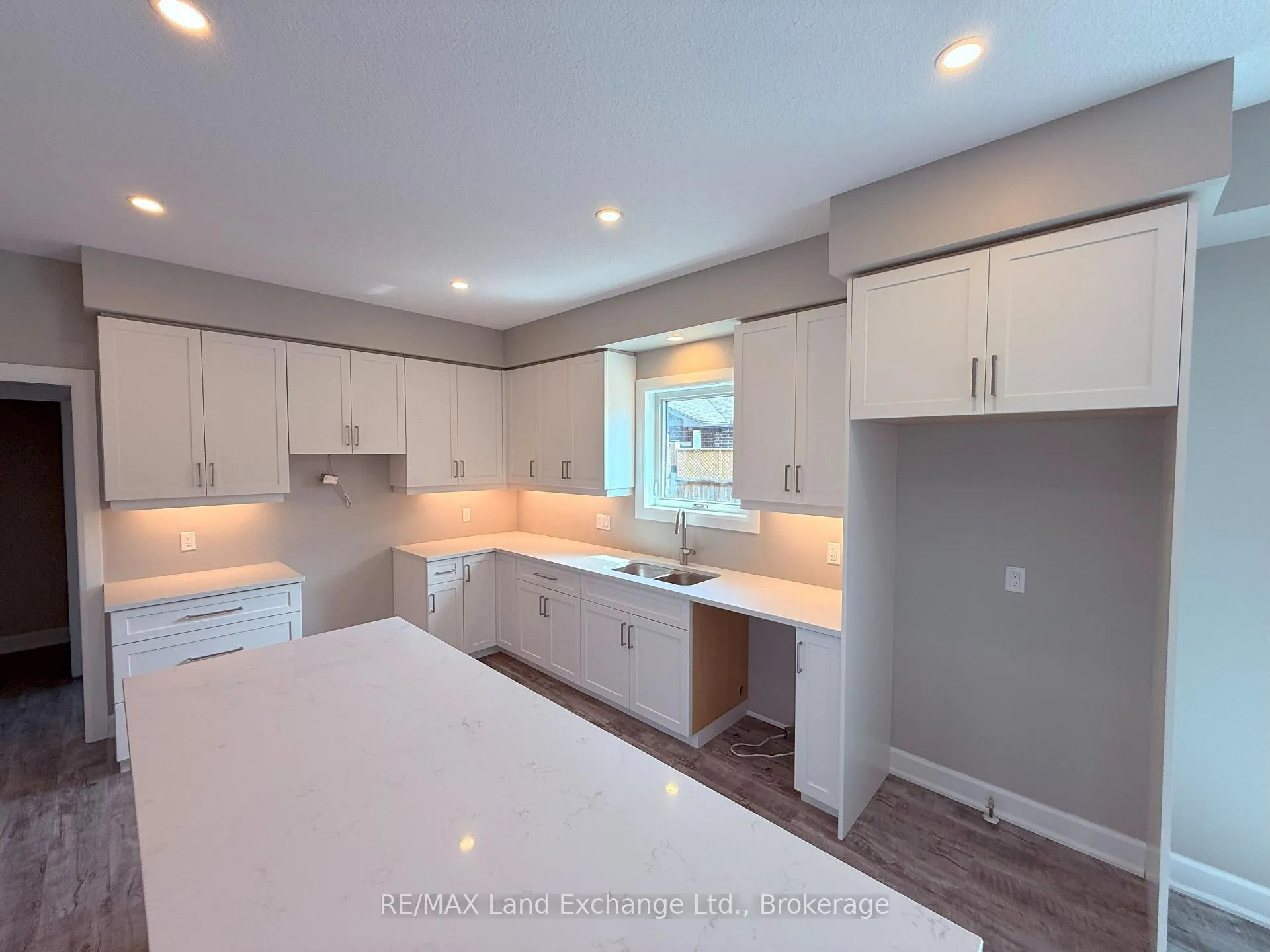 Photo 13 of Unit Unit 2, 8 Golf Links Road, Kincardine — HOMEH
