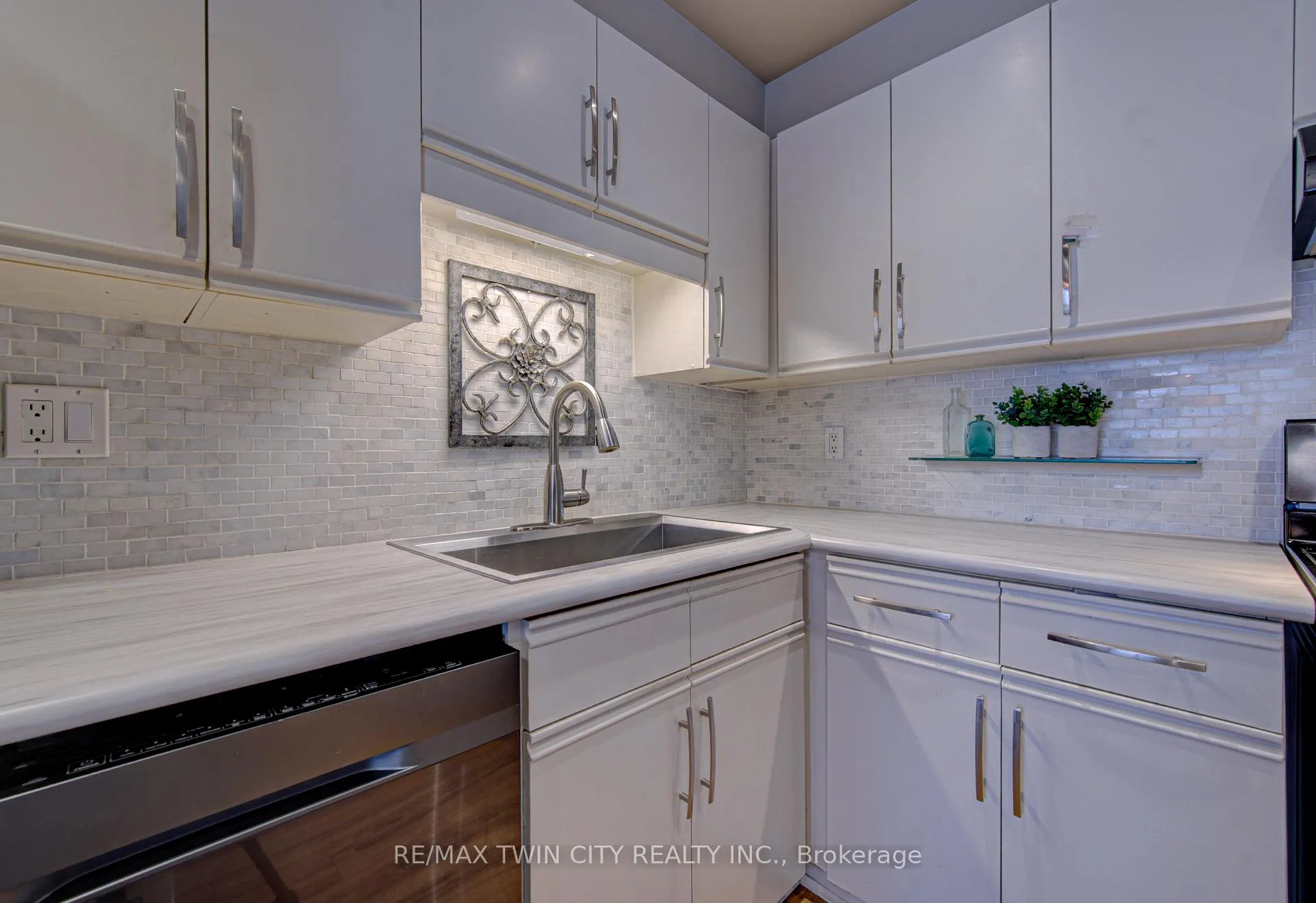 Photo 13 of Unit 12, 54 Green Valley Drive, Kitchener — HOMEH