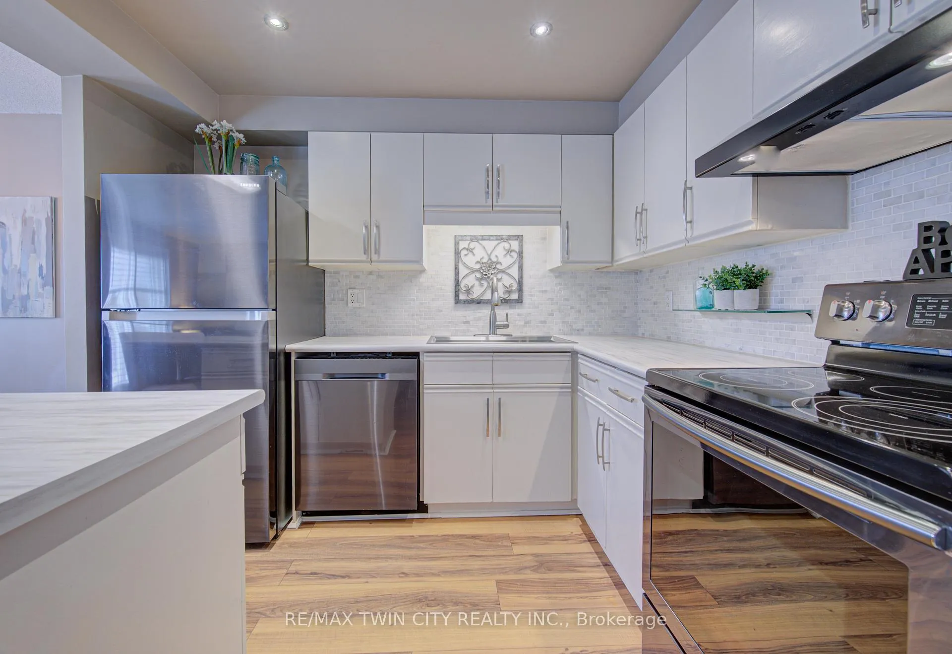 Photo 14 of Unit 12, 54 Green Valley Drive, Kitchener — HOMEH