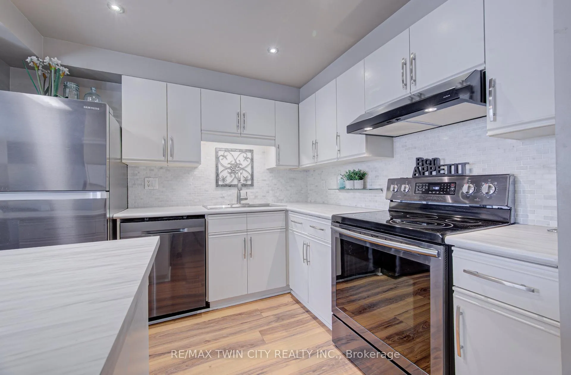 Photo 15 of Unit 12, 54 Green Valley Drive, Kitchener — HOMEH