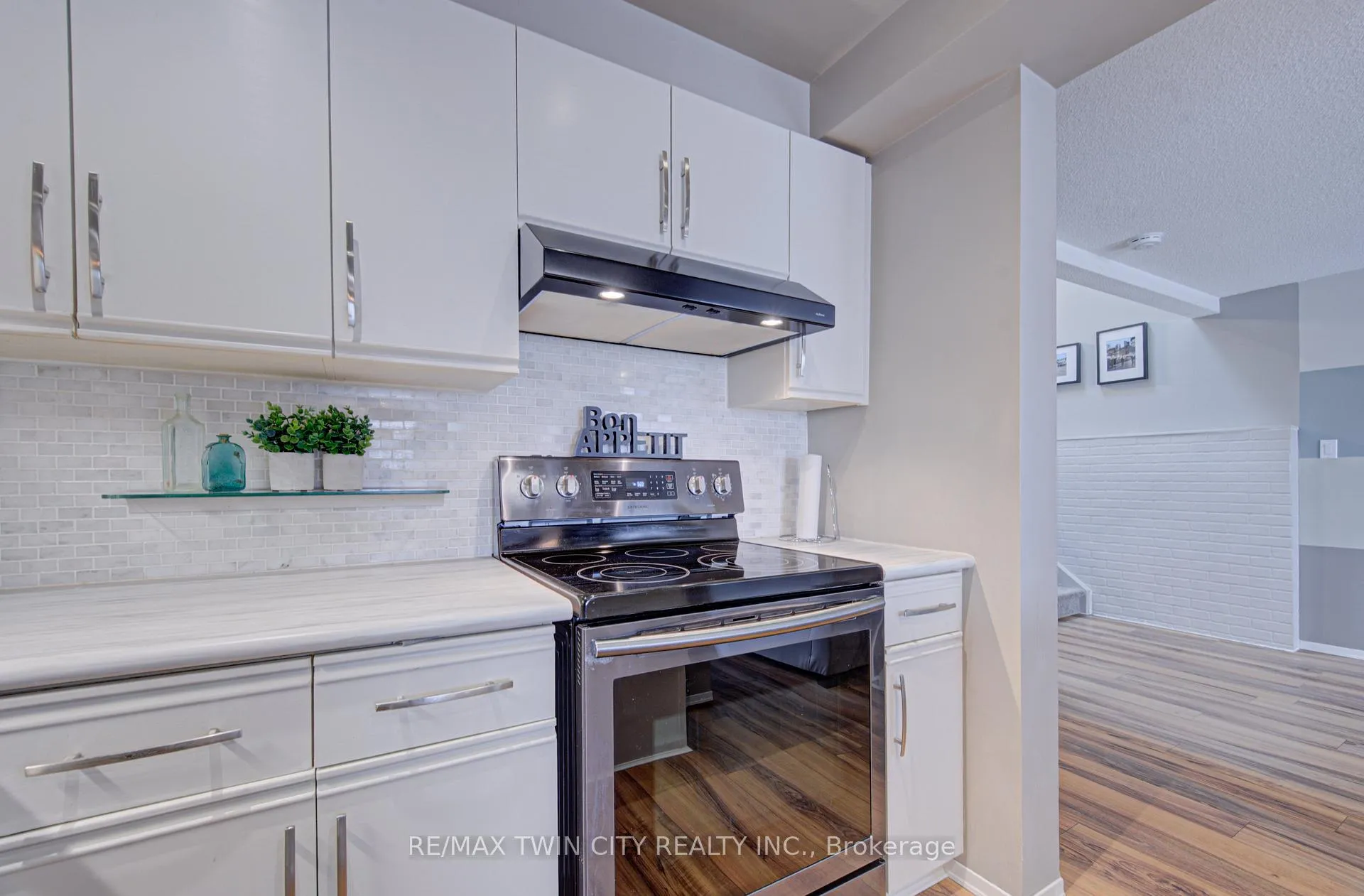Photo 16 of Unit 12, 54 Green Valley Drive, Kitchener — HOMEH