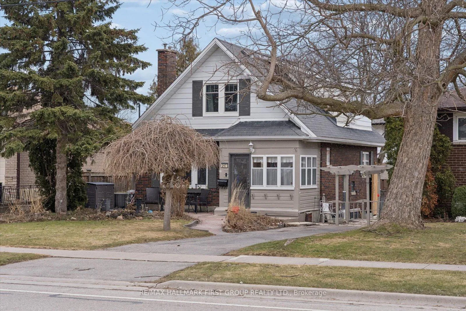 Photo 2 of 217 Farewell Street, Oshawa, Donevan — HOMEH