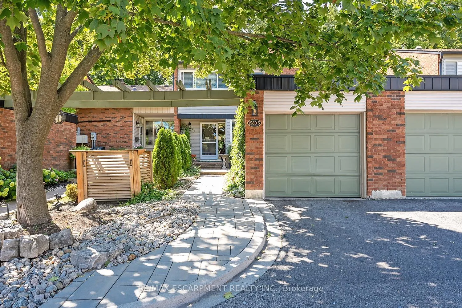 Front of Unit 5, 1580 Kerns Road