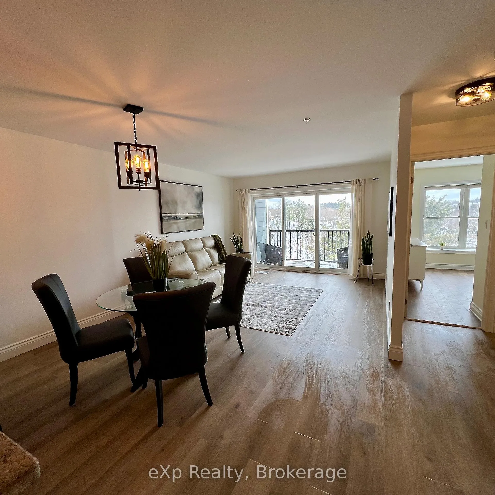 Photo 7 of Unit B/311, 10 Kimberley Avenue, Bracebridge, Macaulay — HOMEH