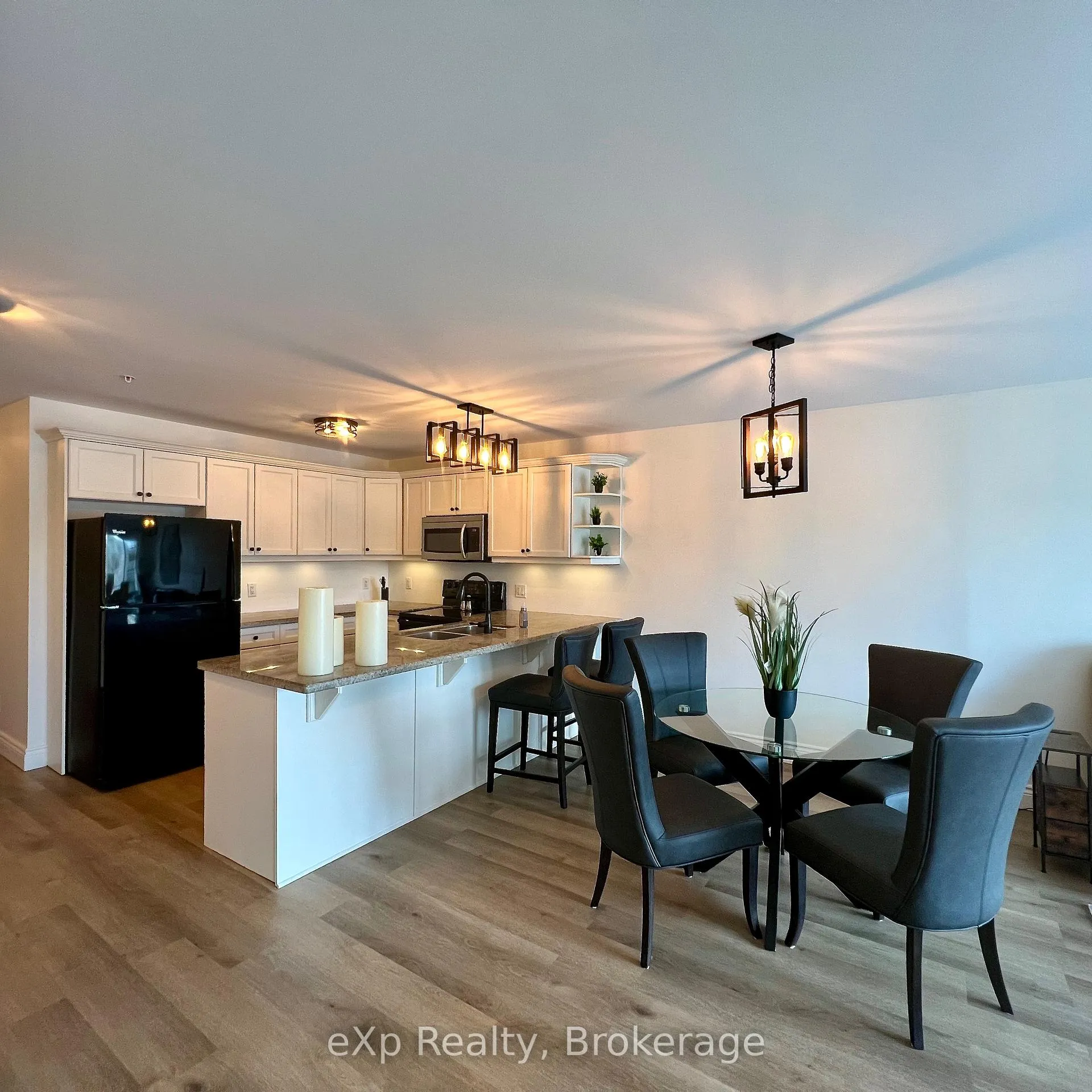 Photo 8 of Unit B/311, 10 Kimberley Avenue, Bracebridge, Macaulay — HOMEH