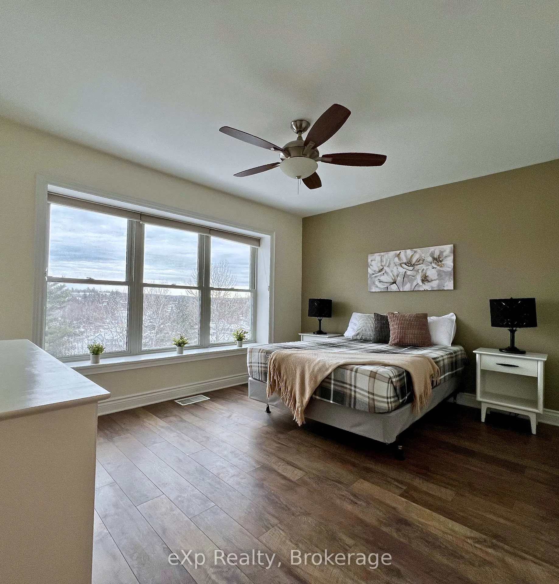 Photo 12 of Unit B/311, 10 Kimberley Avenue, Bracebridge, Macaulay — HOMEH