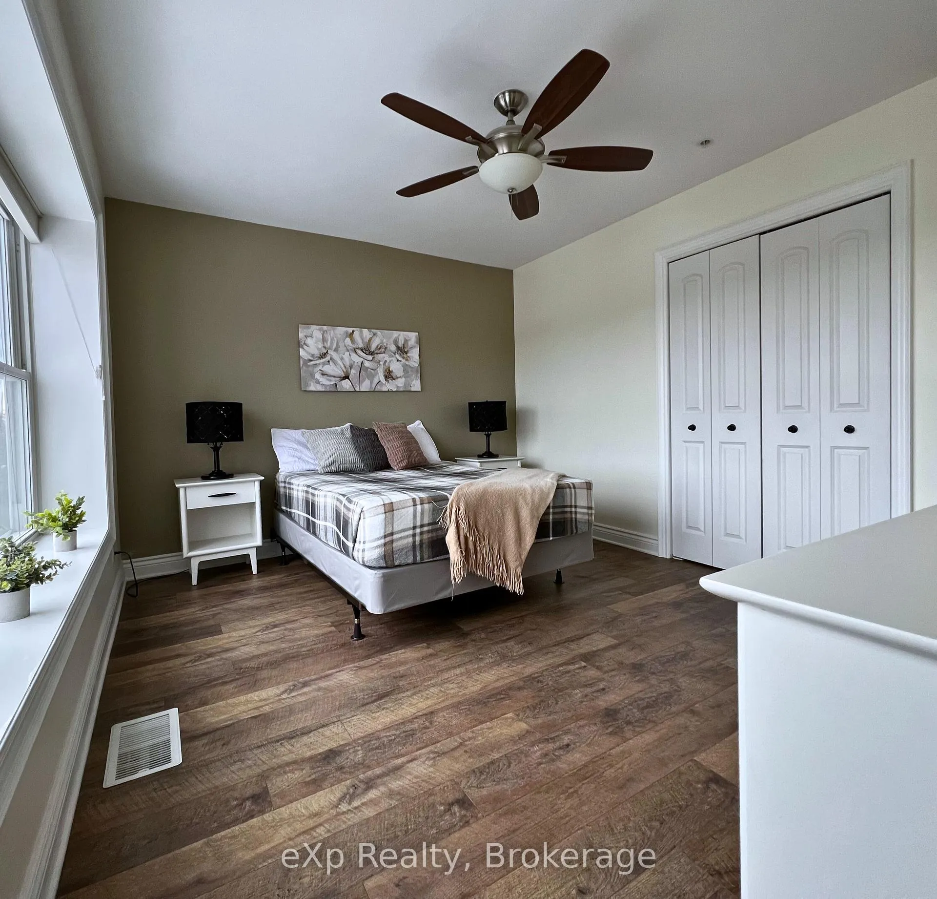 Photo 13 of Unit B/311, 10 Kimberley Avenue, Bracebridge, Macaulay — HOMEH