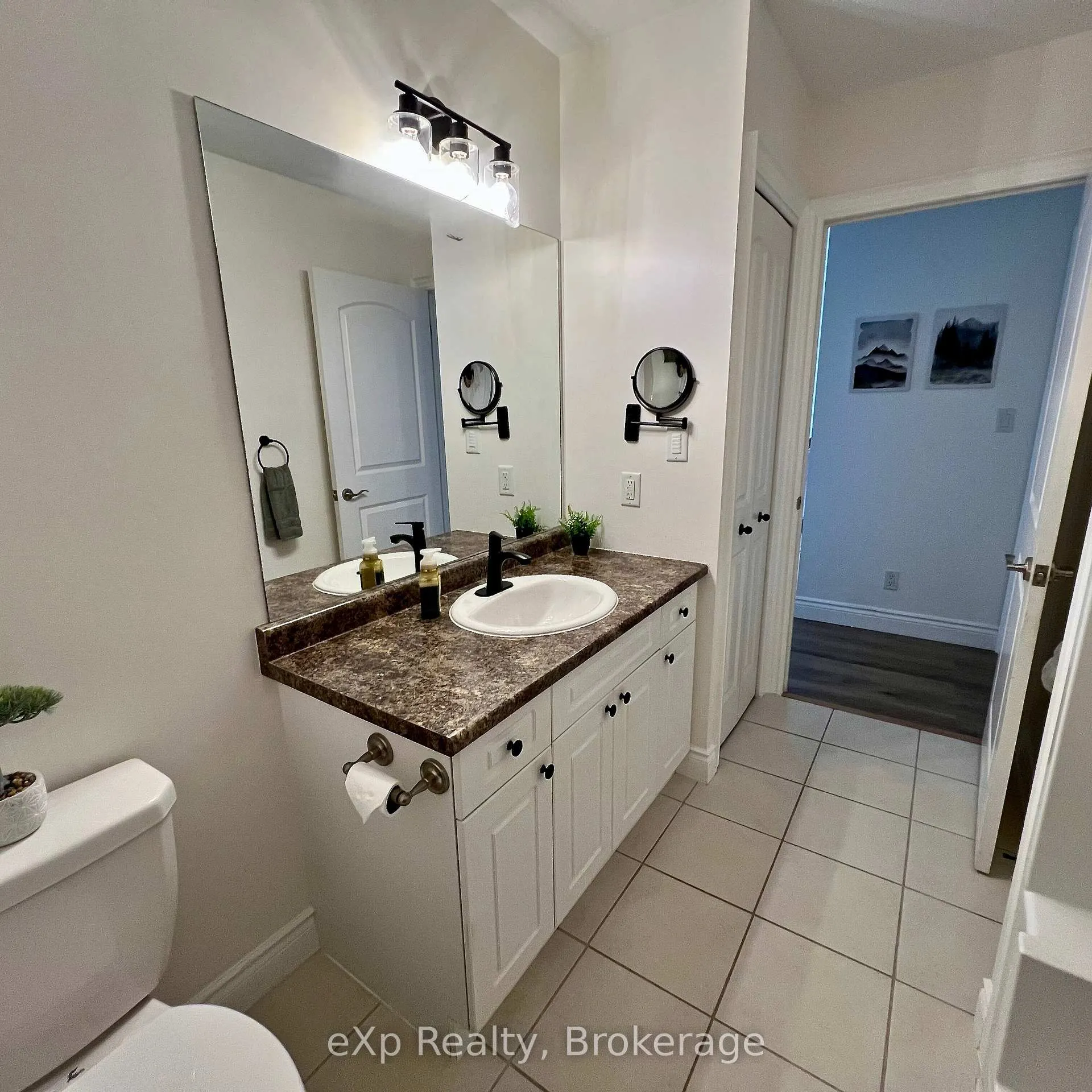Photo 15 of Unit B/311, 10 Kimberley Avenue, Bracebridge, Macaulay — HOMEH