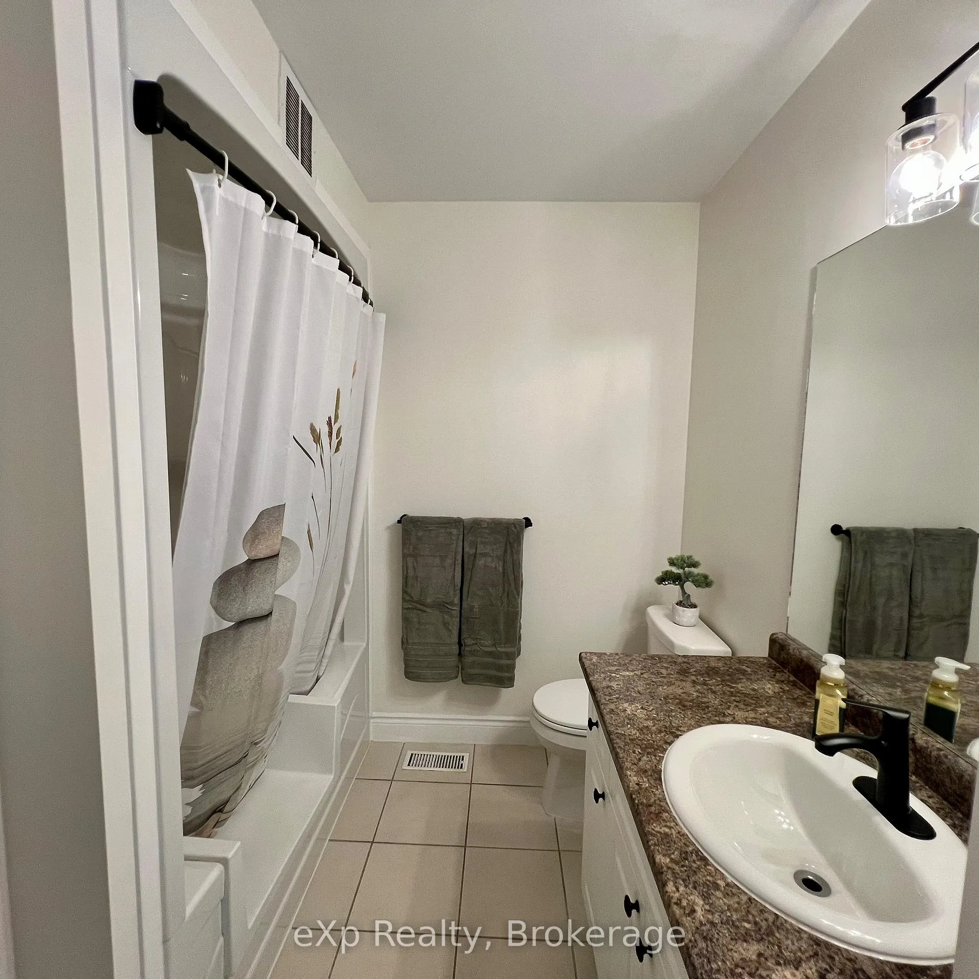 Photo 16 of Unit B/311, 10 Kimberley Avenue, Bracebridge, Macaulay — HOMEH