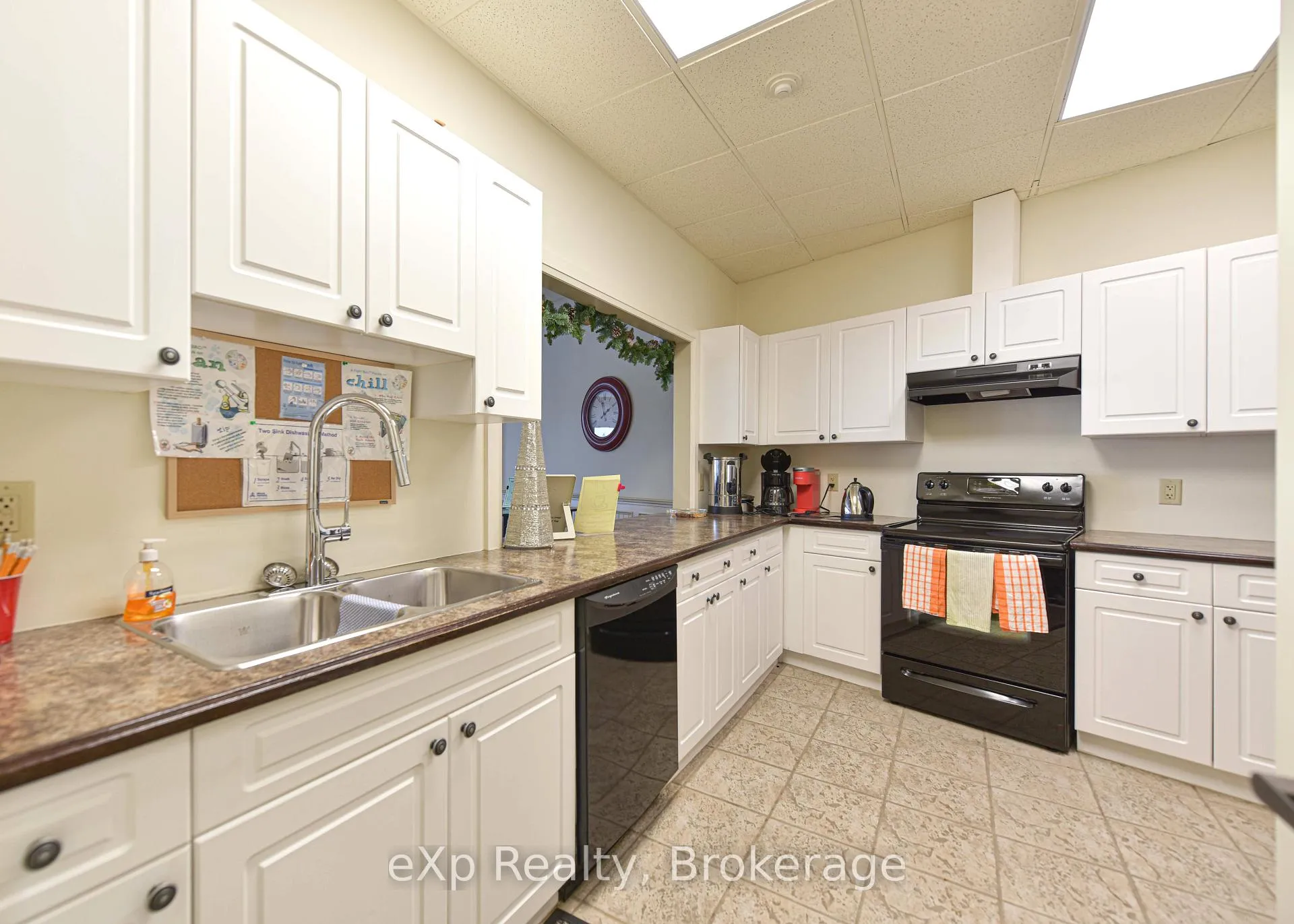 Photo 22 of Unit B/311, 10 Kimberley Avenue, Bracebridge, Macaulay — HOMEH