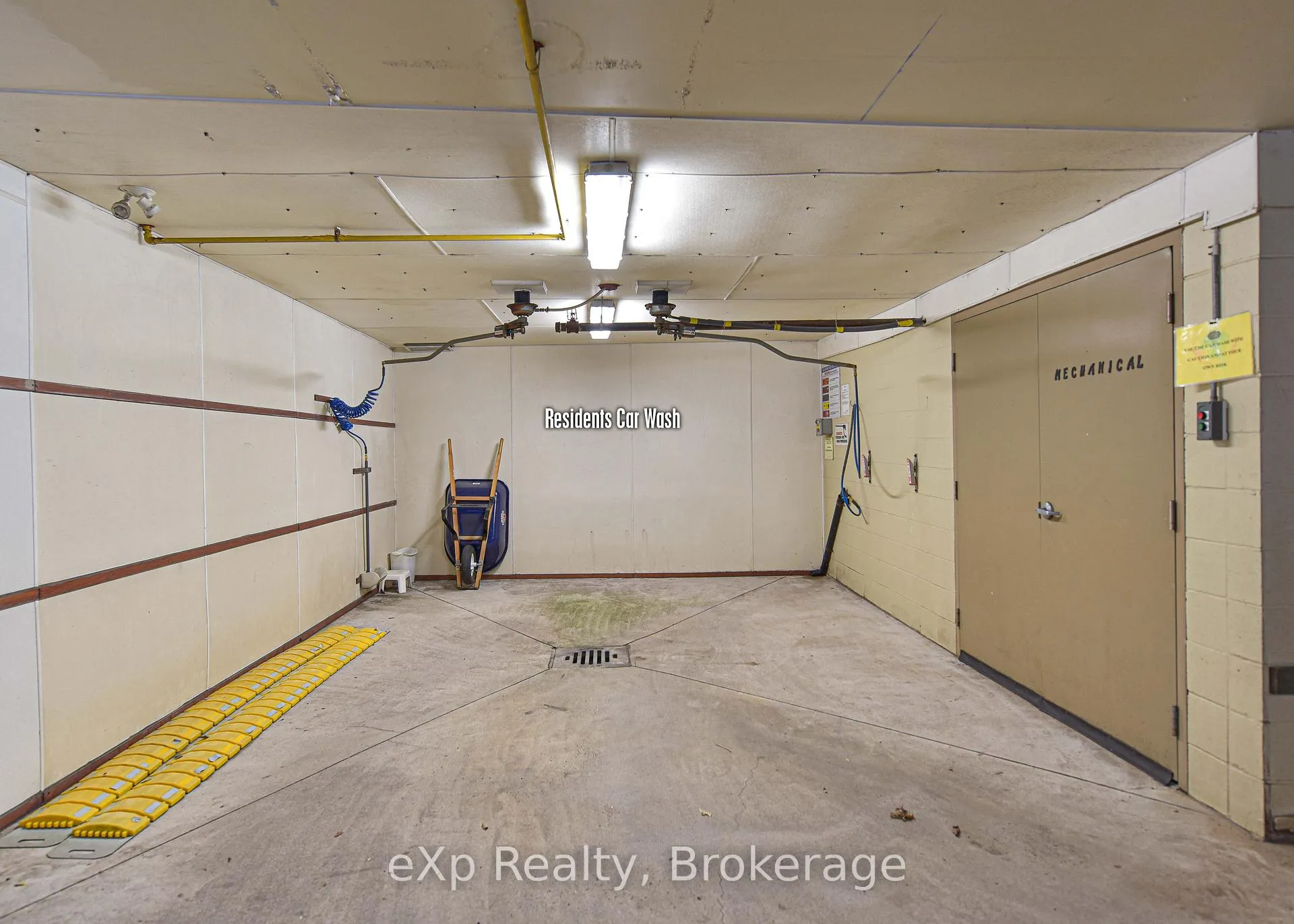 Photo 28 of Unit B/311, 10 Kimberley Avenue, Bracebridge, Macaulay — HOMEH