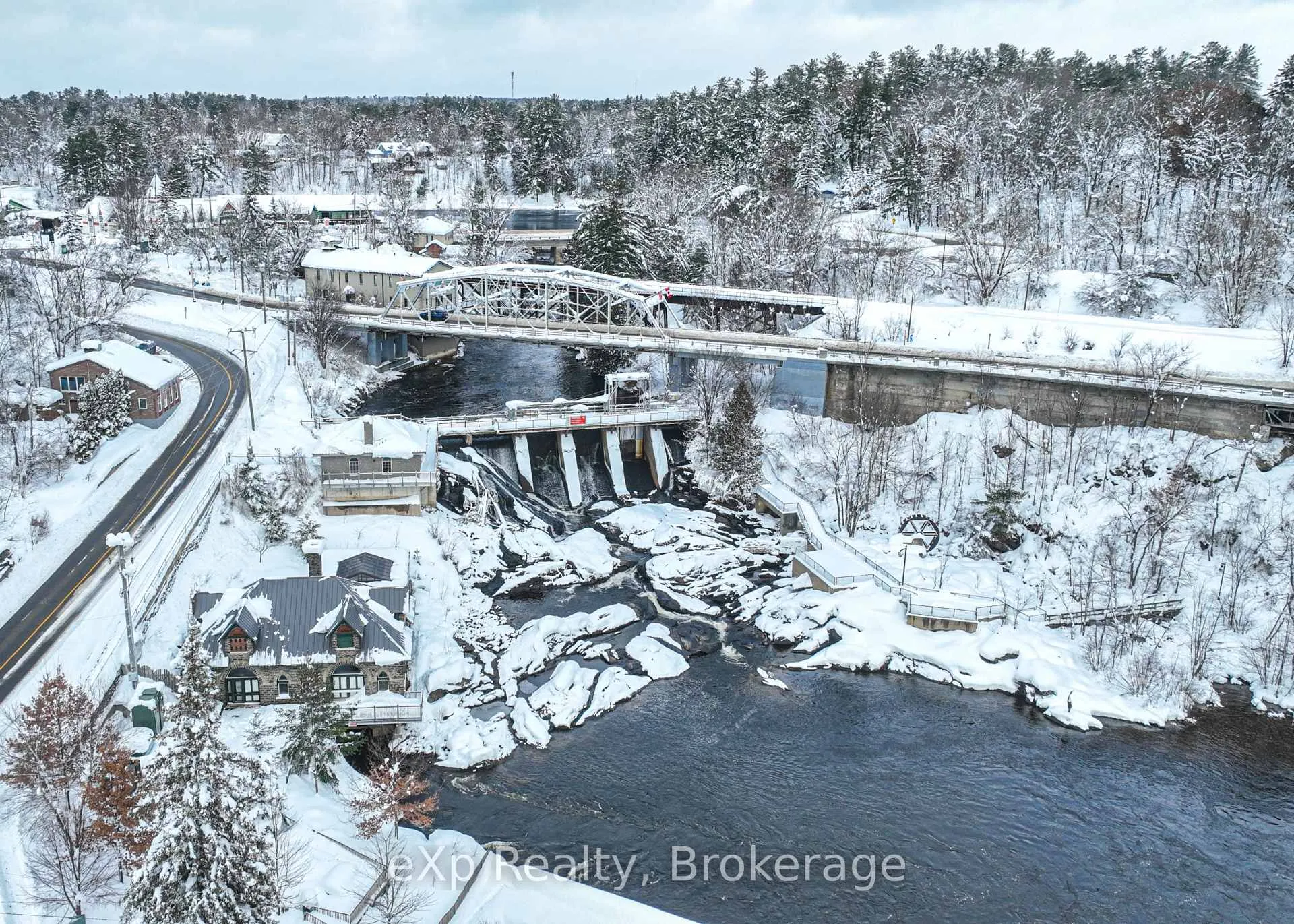 Photo 37 of Unit B/311, 10 Kimberley Avenue, Bracebridge, Macaulay — HOMEH