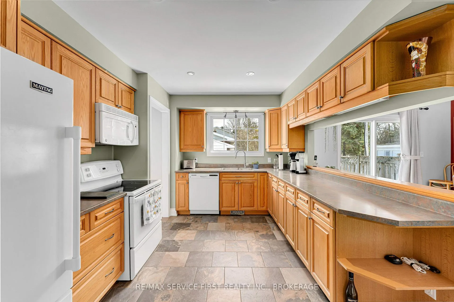 Photo 11 of 116 Cairn Grove, Kingston, City Southwest — HOMEH