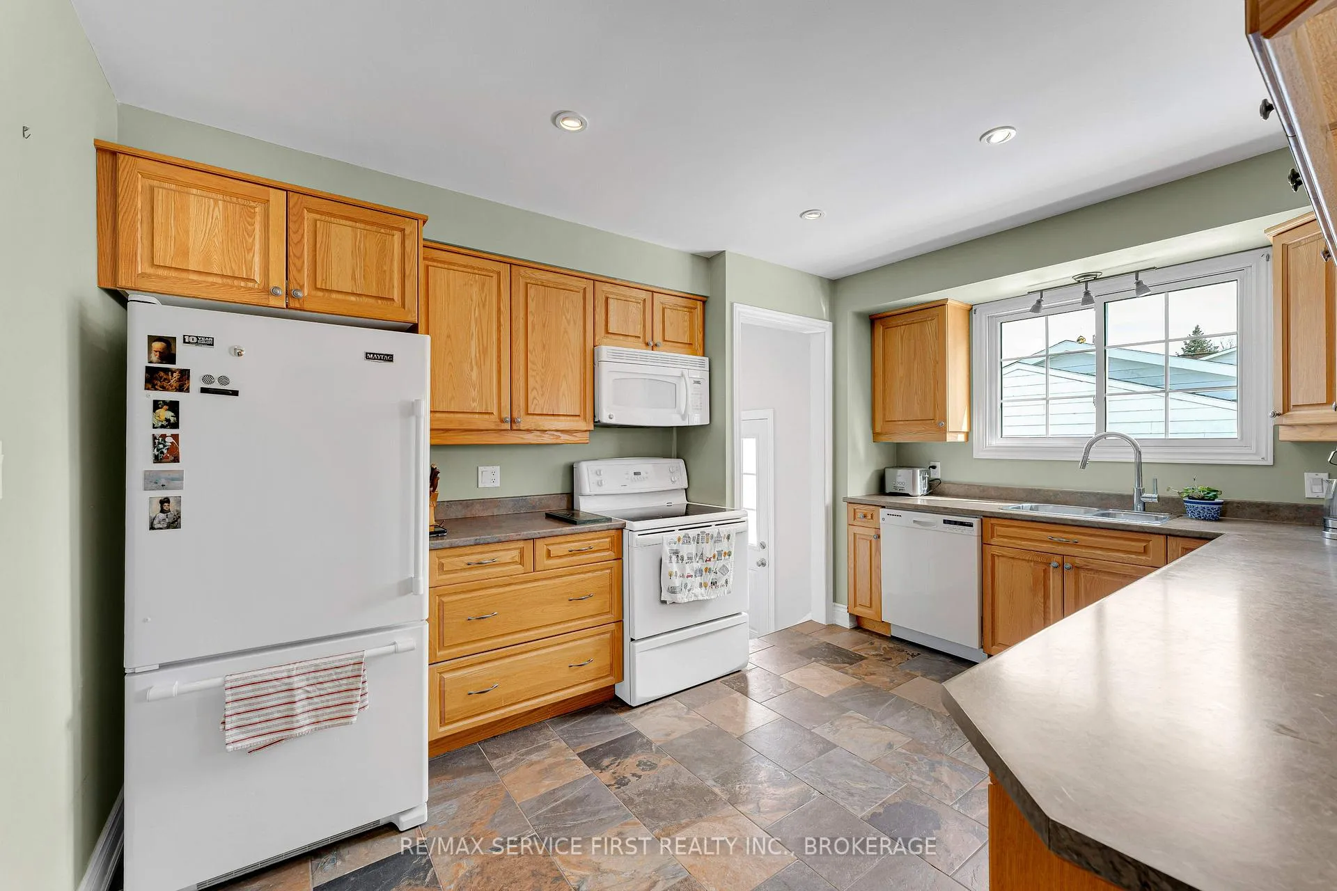 Photo 14 of 116 Cairn Grove, Kingston, City Southwest — HOMEH