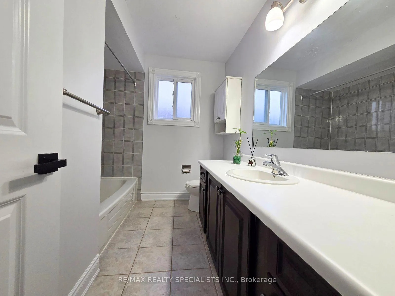 Photo 3 of Unit Room B, 51 Dumfries Avenue, Brampton, Heart Lake West — HOMEH