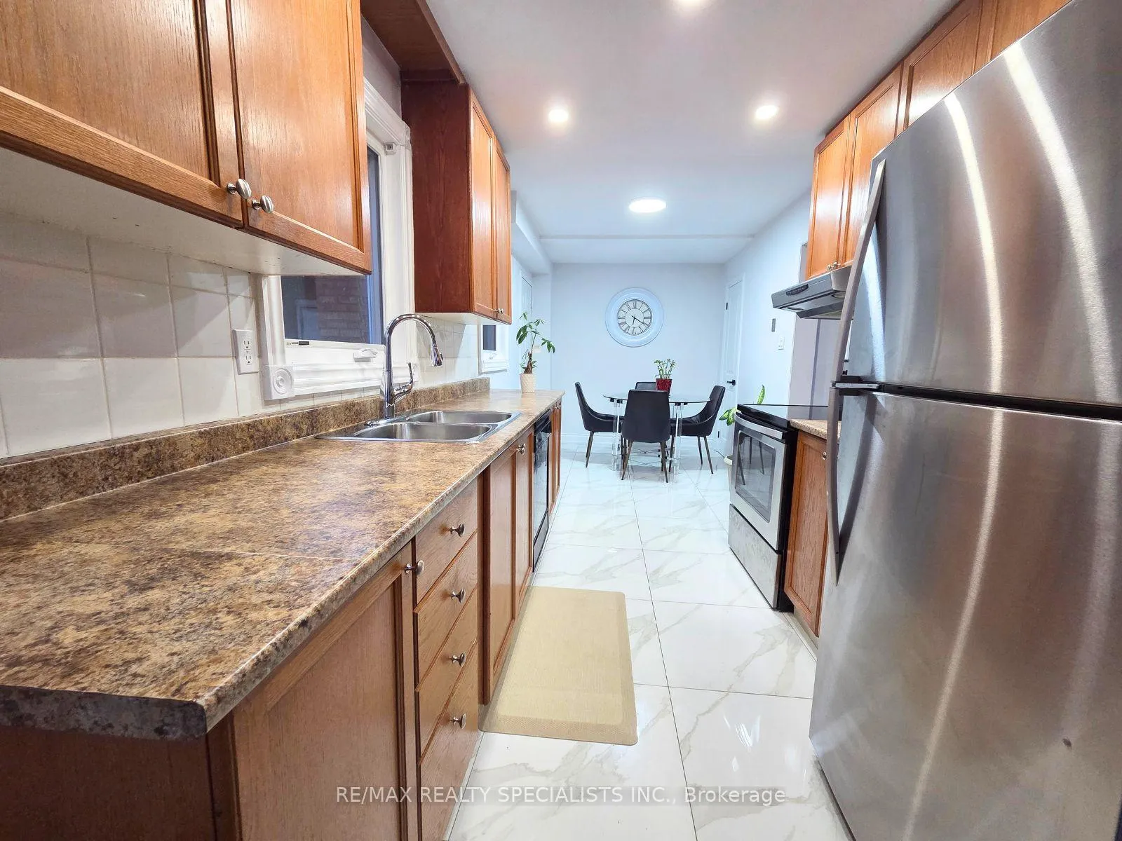 Photo 4 of Unit Room B, 51 Dumfries Avenue, Brampton, Heart Lake West — HOMEH