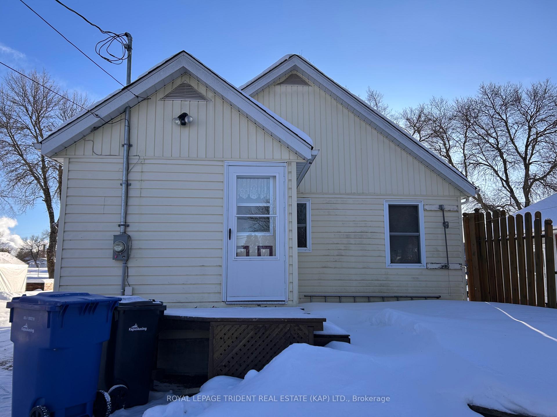 Photo 5 of 24 Aurora Avenue, Kapuskasing — HOMEH