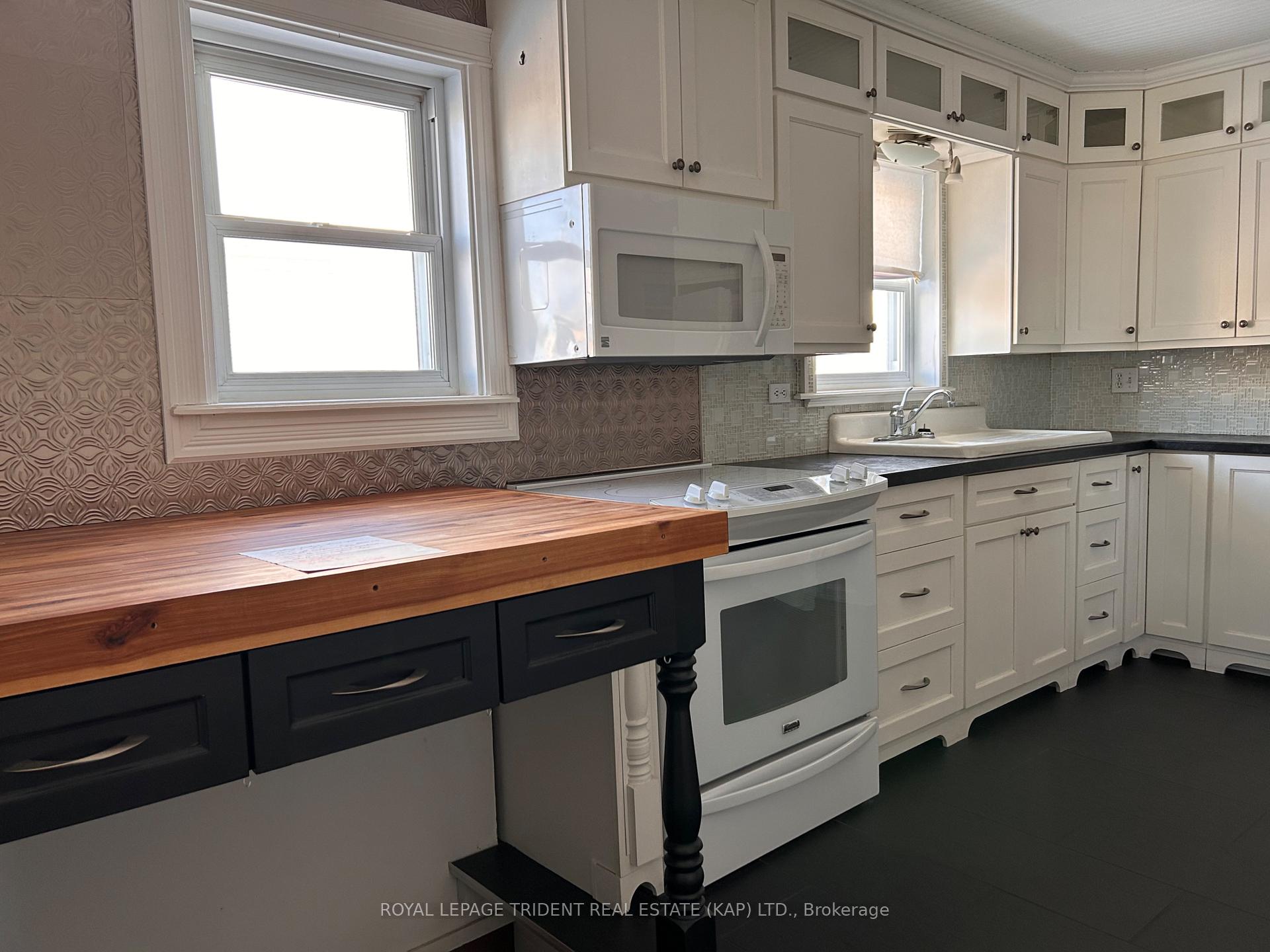 Photo 8 of 24 Aurora Avenue, Kapuskasing — HOMEH