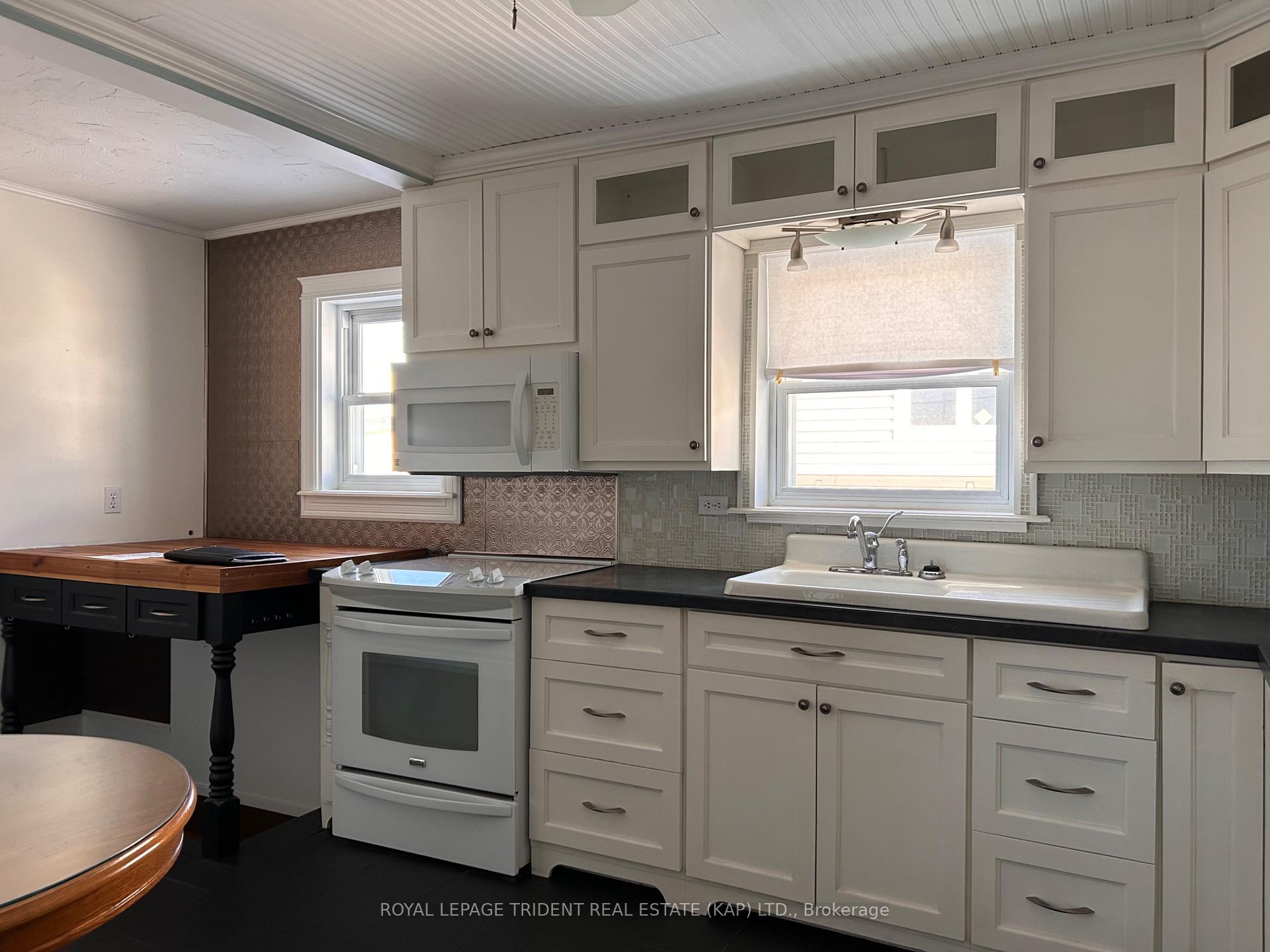 Photo 12 of 24 Aurora Avenue, Kapuskasing — HOMEH
