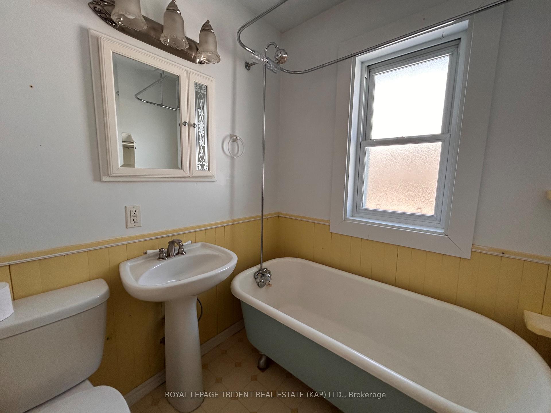 Photo 18 of 24 Aurora Avenue, Kapuskasing — HOMEH