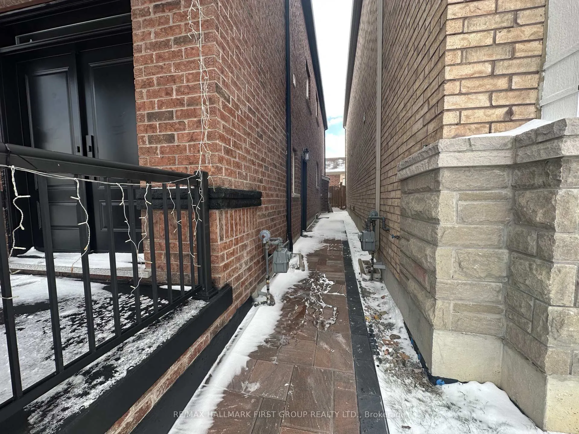 Photo 2 of Unit Lower, 3 Stackstone Road, Markham, Cornell — HOMEH