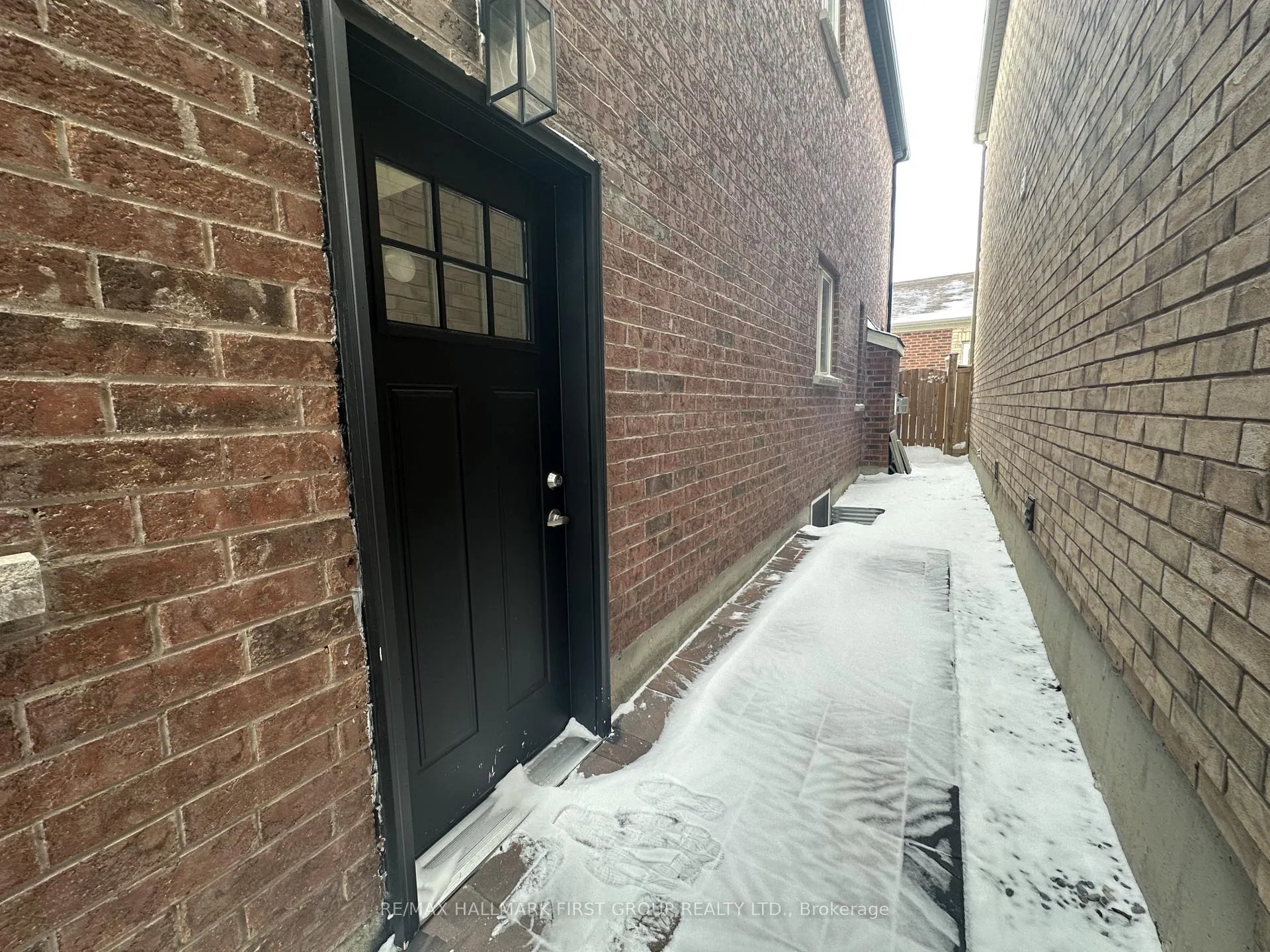 Photo 3 of Unit Lower, 3 Stackstone Road, Markham, Cornell — HOMEH
