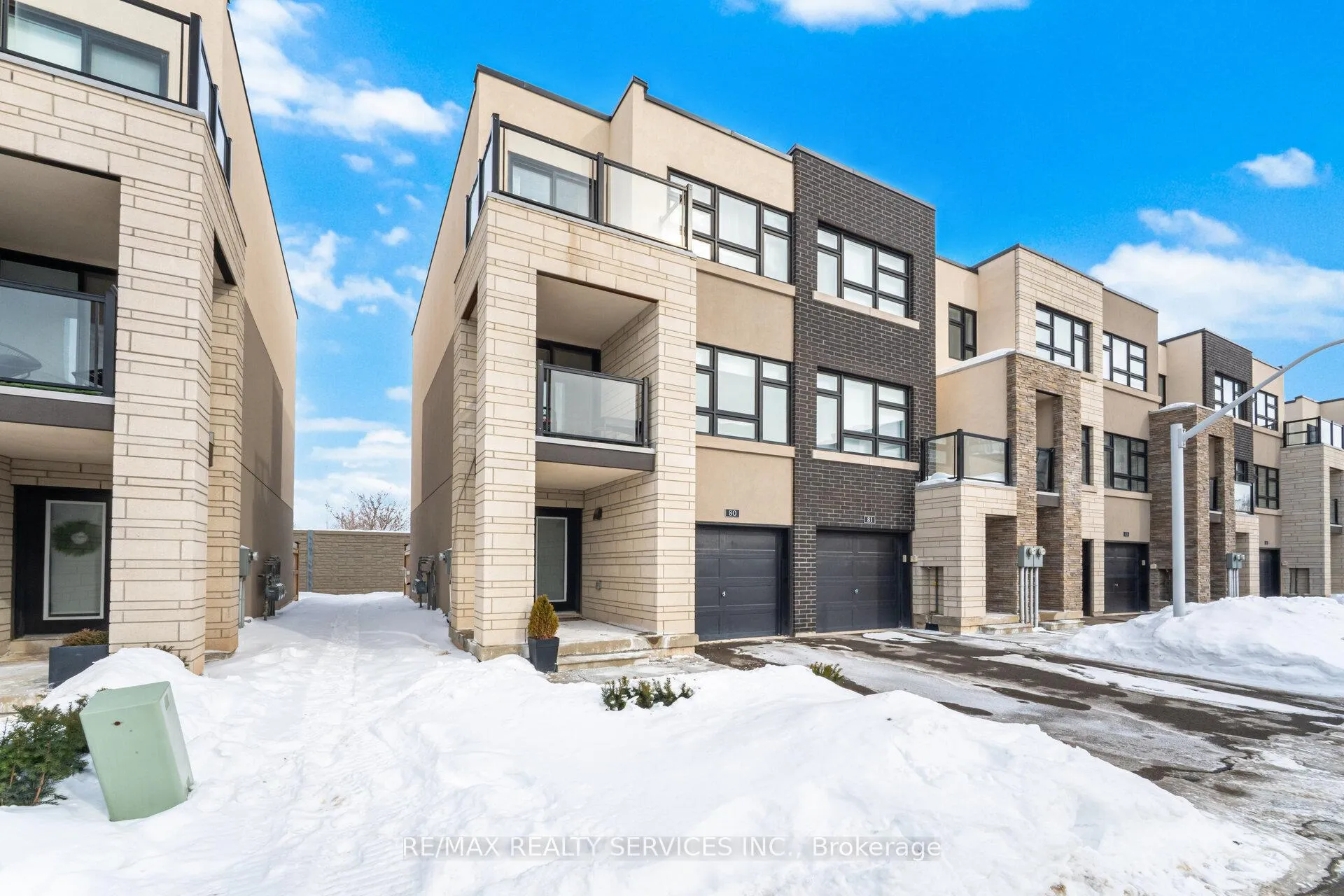 Photo 2 of Unit 80, 1121 Cooke Boulevard, Burlington, LaSalle — HOMEH