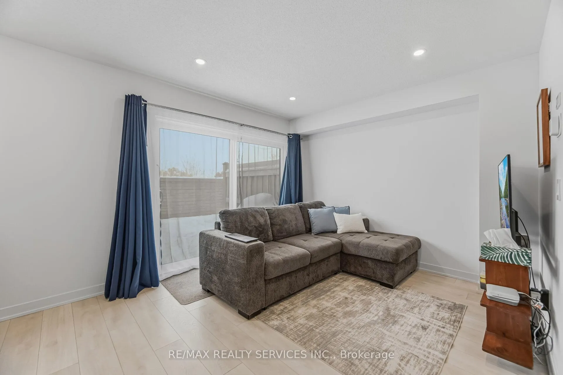 Photo 5 of Unit 80, 1121 Cooke Boulevard, Burlington, LaSalle — HOMEH